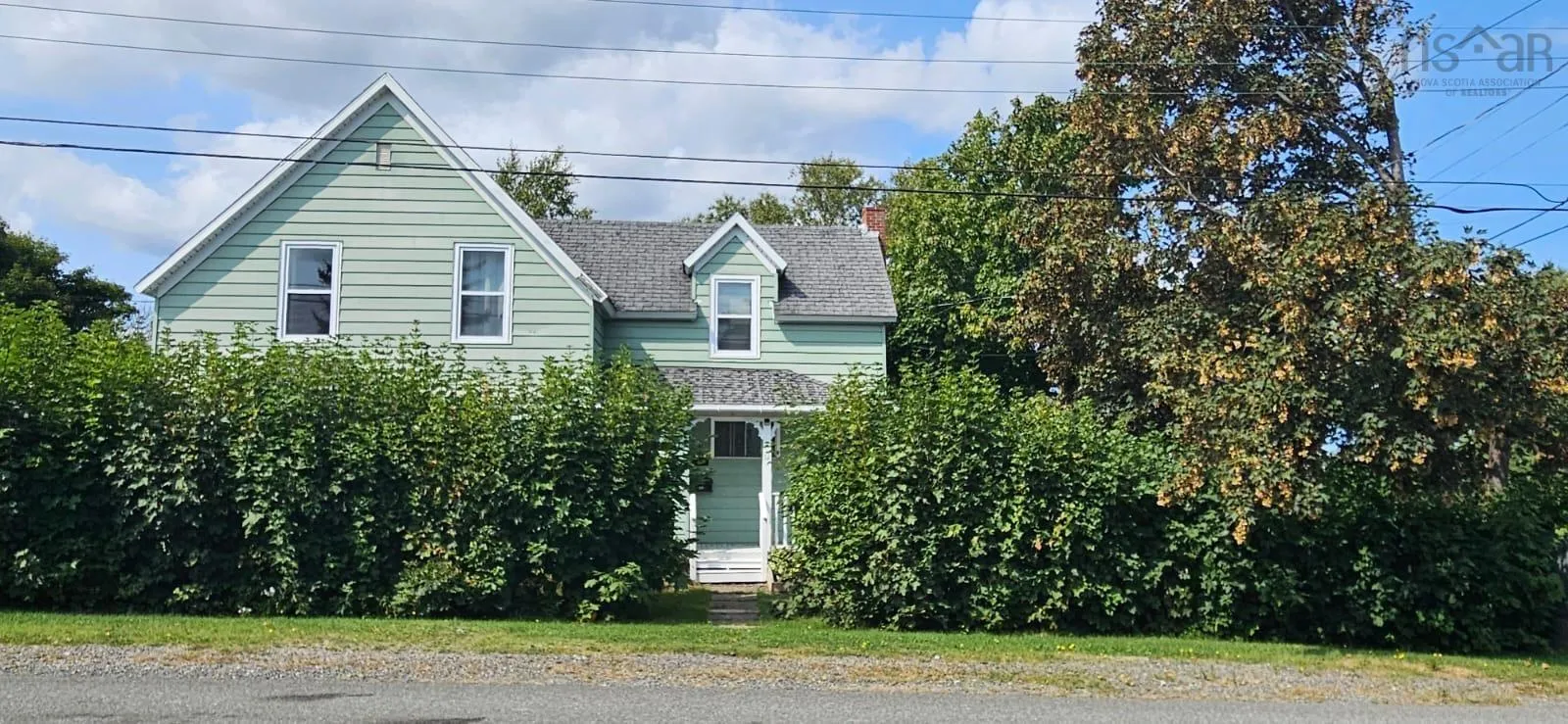 12 Queen Street, Sydney Mines, NS B1V 1K6, 4 Bedrooms Bedrooms, ,2 BathroomsBathrooms,Residential,For Sale,Queen Street,202523278