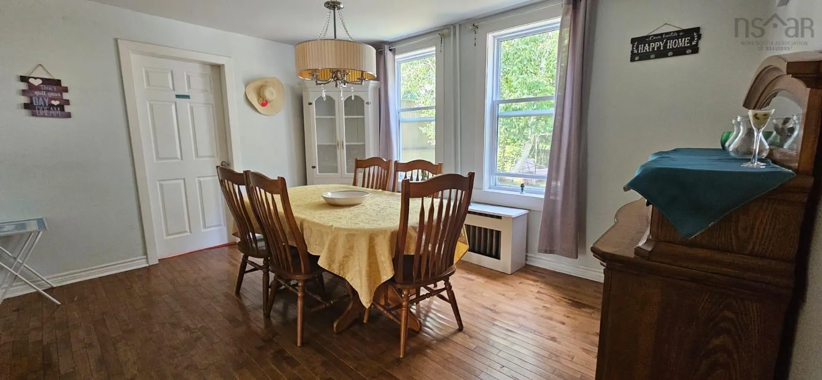 12 Queen Street, Sydney Mines, NS B1V 1K6, 4 Bedrooms Bedrooms, ,2 BathroomsBathrooms,Residential,For Sale,Queen Street,202523278
