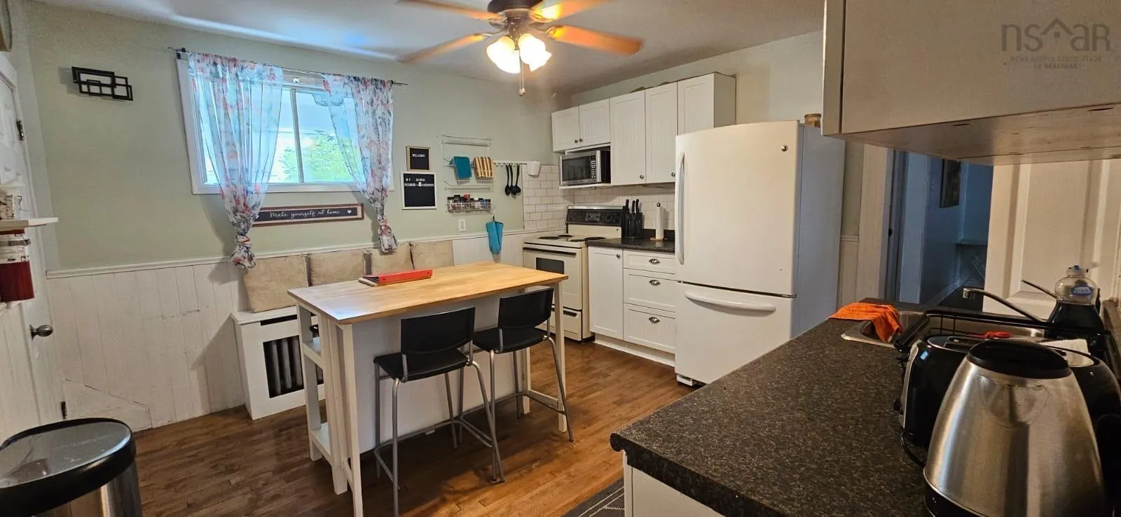 12 Queen Street, Sydney Mines, NS B1V 1K6, 4 Bedrooms Bedrooms, ,2 BathroomsBathrooms,Residential,For Sale,Queen Street,202523278