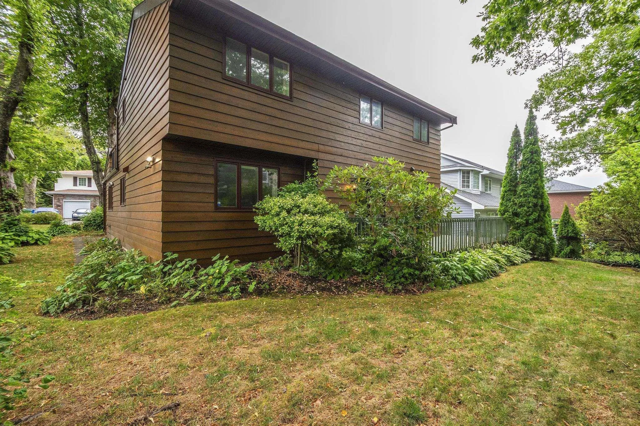 5905 Bilton Lane, Halifax, NS B3H 4M3, 3 Bedrooms Bedrooms, ,4 BathroomsBathrooms,Residential,For Sale,Bilton,202521844