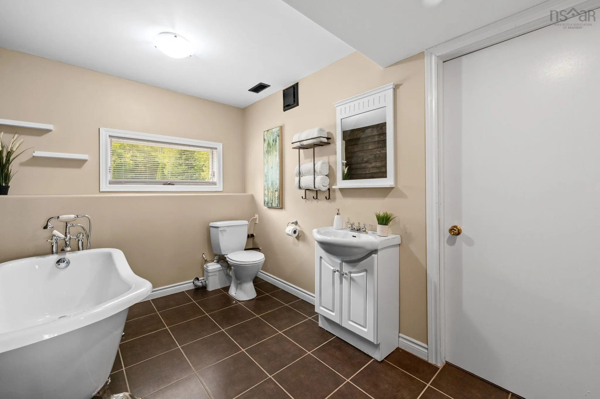 88 Lake Lewis Lane, New Russell, NS B0J 2M0, 3 Bedrooms Bedrooms, ,2 BathroomsBathrooms,Residential,For Sale,Lake Lewis,202520406