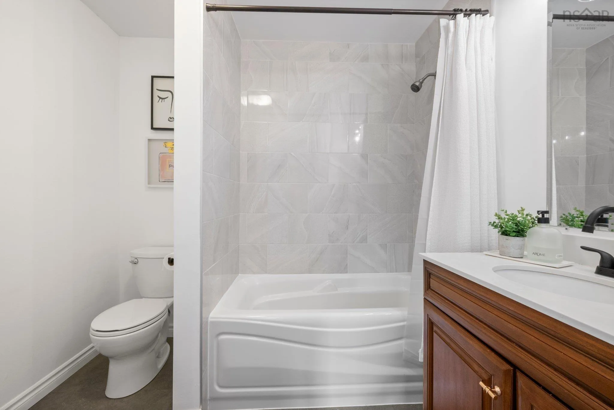 27 Chartwell Lane, Halifax, NS B3M 3S7, 4 Bedrooms Bedrooms, ,4 BathroomsBathrooms,Residential,For Sale,Chartwell,202520701