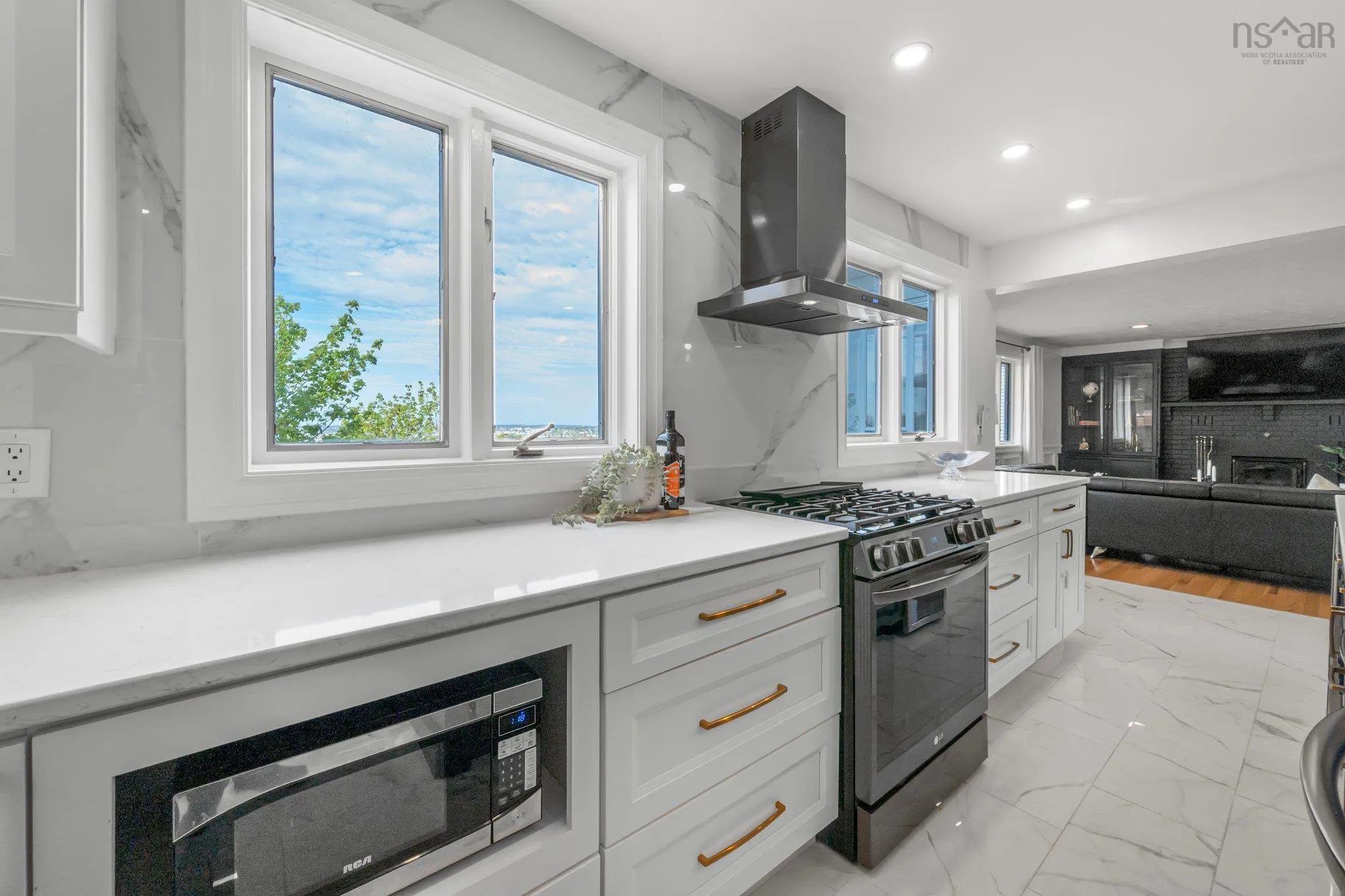 27 Chartwell Lane, Halifax, NS B3M 3S7, 4 Bedrooms Bedrooms, ,4 BathroomsBathrooms,Residential,For Sale,Chartwell,202520701