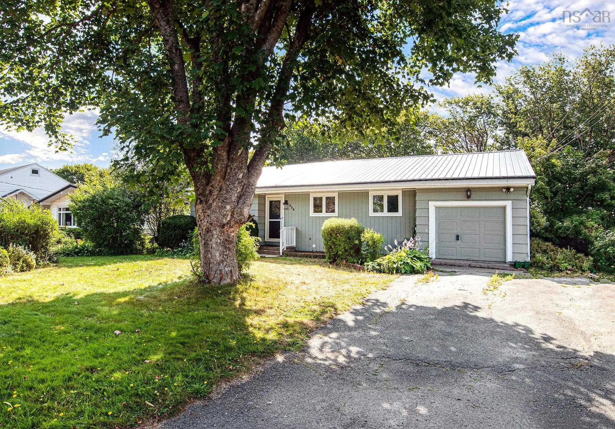 220 Melrose Avenue, Halifax, NS B3N 2E7, 4 Bedrooms Bedrooms, ,2 BathroomsBathrooms,Residential,For Sale,Melrose,202520520