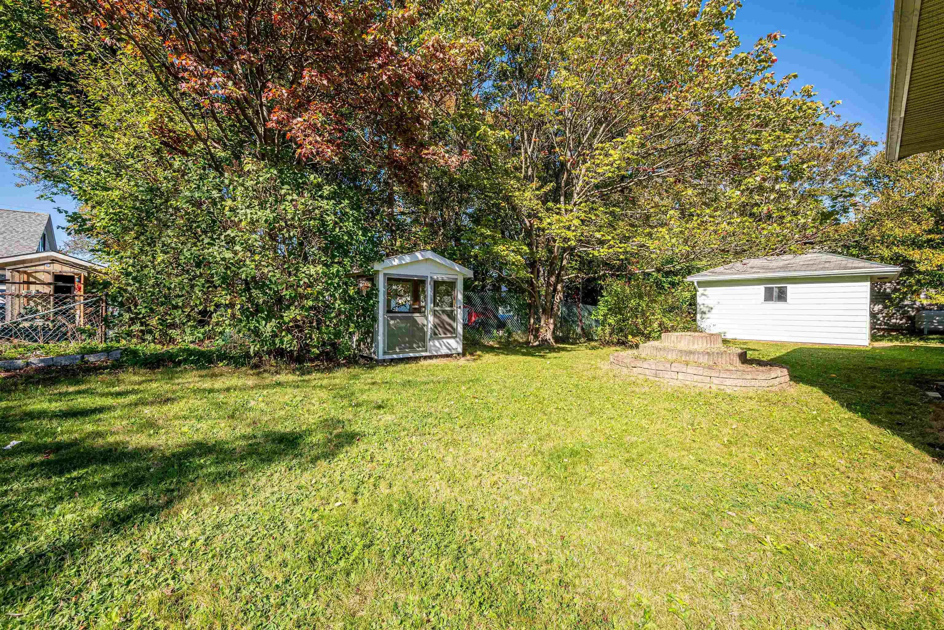 125 School Avenue, Fairview, NS B3N 2E1, 3 Bedrooms Bedrooms, ,2 BathroomsBathrooms,Residential,For Sale,School,202524900