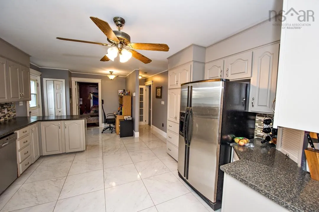 2 Lakeshire Crescent, Colby Ns B2v 2p3, 5 Bedrooms Bedrooms, ,4 BathroomsBathrooms,Residential,For Sale,Lakeshire,202508291