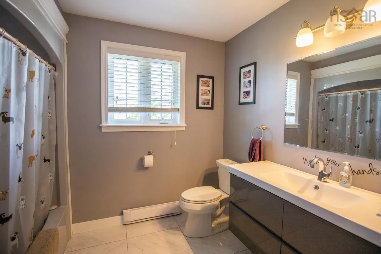2 Lakeshire Crescent, Colby Ns B2v 2p3, 5 Bedrooms Bedrooms, ,4 BathroomsBathrooms,Residential,For Sale,Lakeshire,202508291
