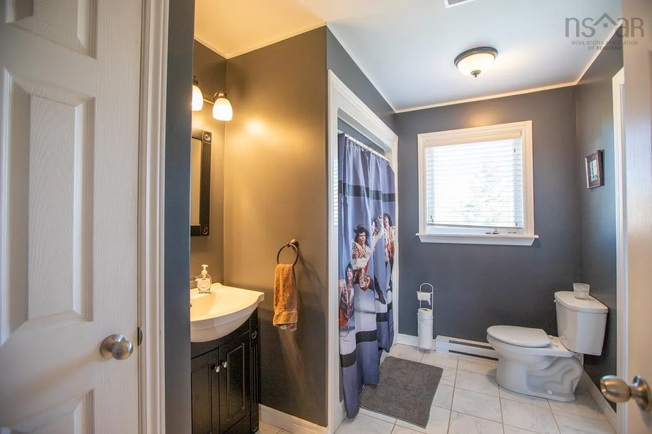 2 Lakeshire Crescent, Colby Ns B2v 2p3, 5 Bedrooms Bedrooms, ,4 BathroomsBathrooms,Residential,For Sale,Lakeshire,202508291