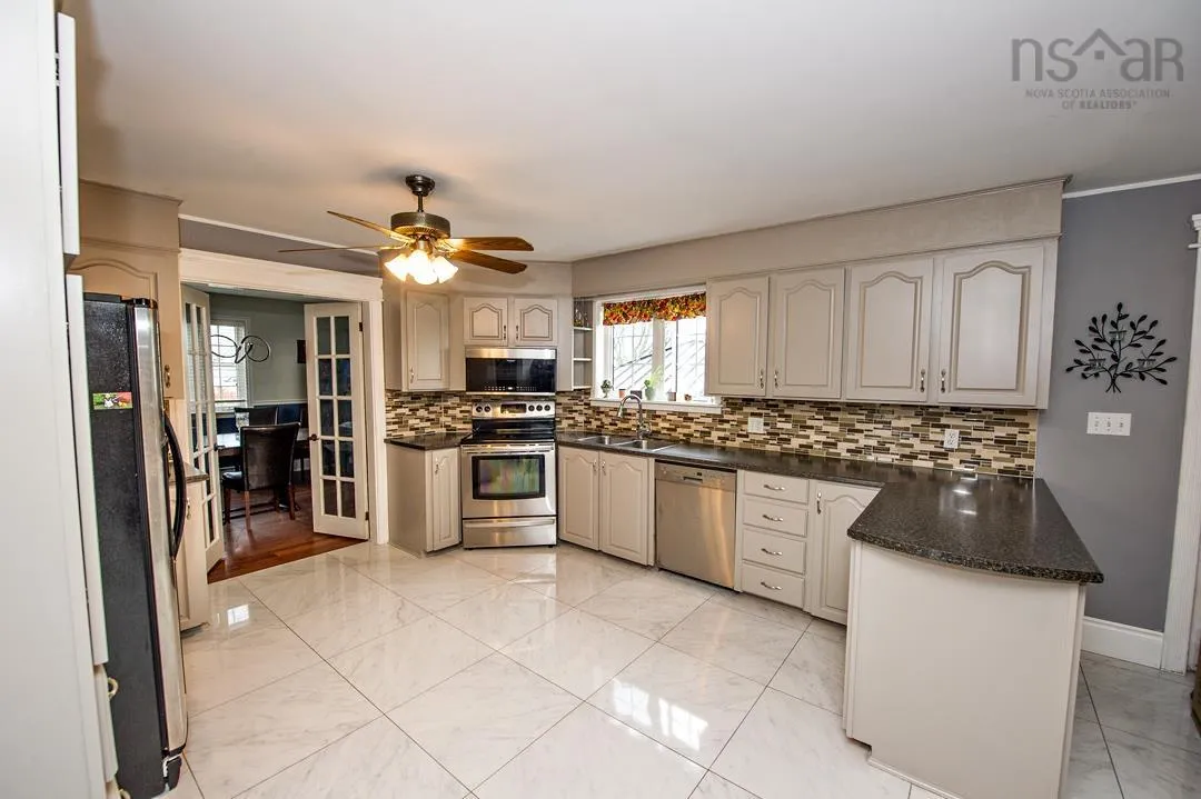 2 Lakeshire Crescent, Colby Ns B2v 2p3, 5 Bedrooms Bedrooms, ,4 BathroomsBathrooms,Residential,For Sale,Lakeshire,202508291