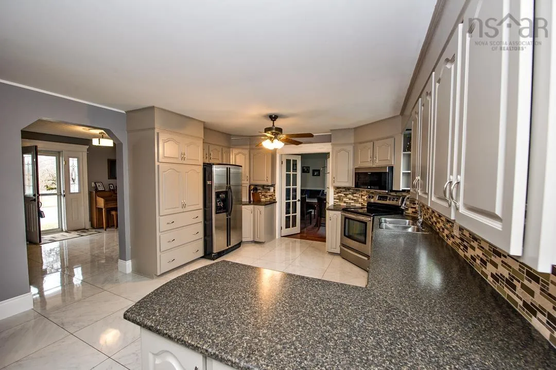 2 Lakeshire Crescent, Colby Ns B2v 2p3, 5 Bedrooms Bedrooms, ,4 BathroomsBathrooms,Residential,For Sale,Lakeshire,202508291