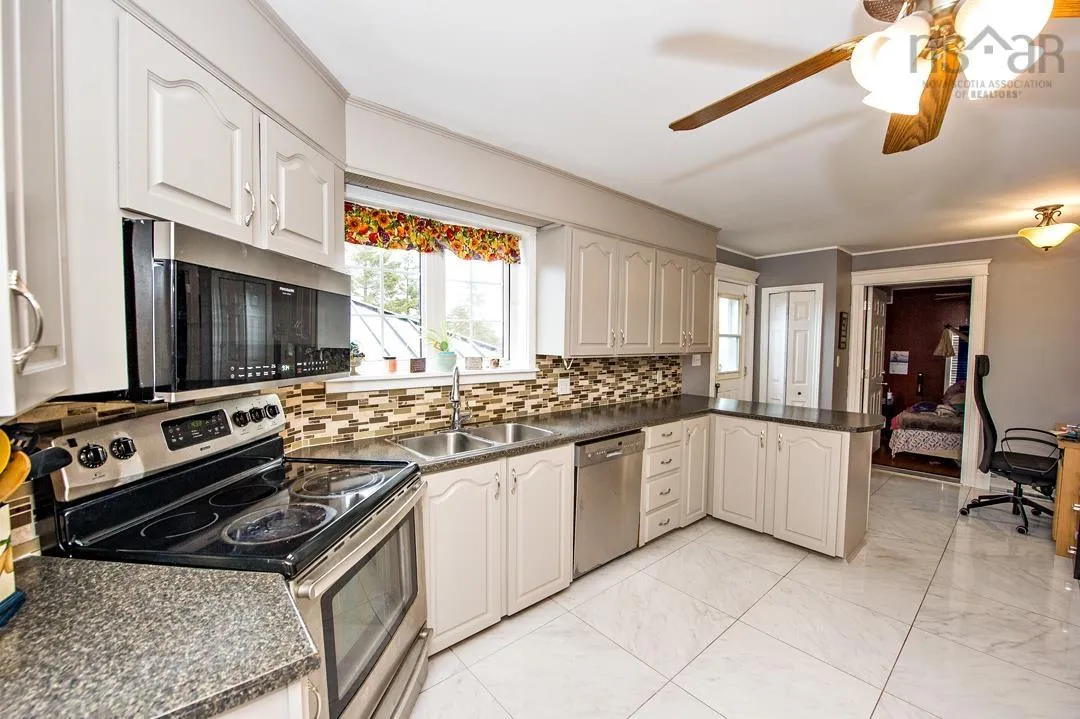 2 Lakeshire Crescent, Colby Ns B2v 2p3, 5 Bedrooms Bedrooms, ,4 BathroomsBathrooms,Residential,For Sale,Lakeshire,202508291
