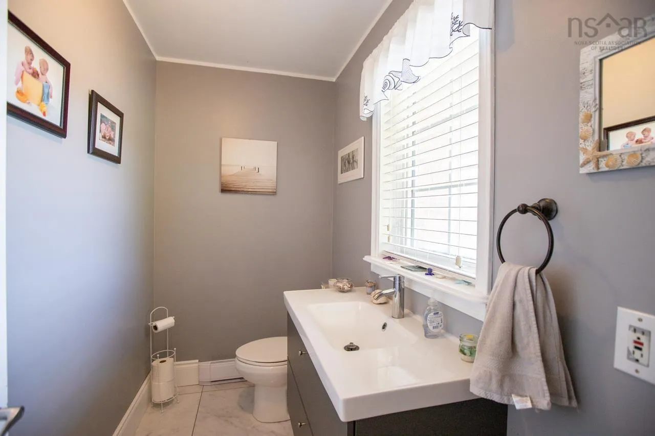 2 Lakeshire Crescent, Colby Ns B2v 2p3, 5 Bedrooms Bedrooms, ,4 BathroomsBathrooms,Residential,For Sale,Lakeshire,202508291