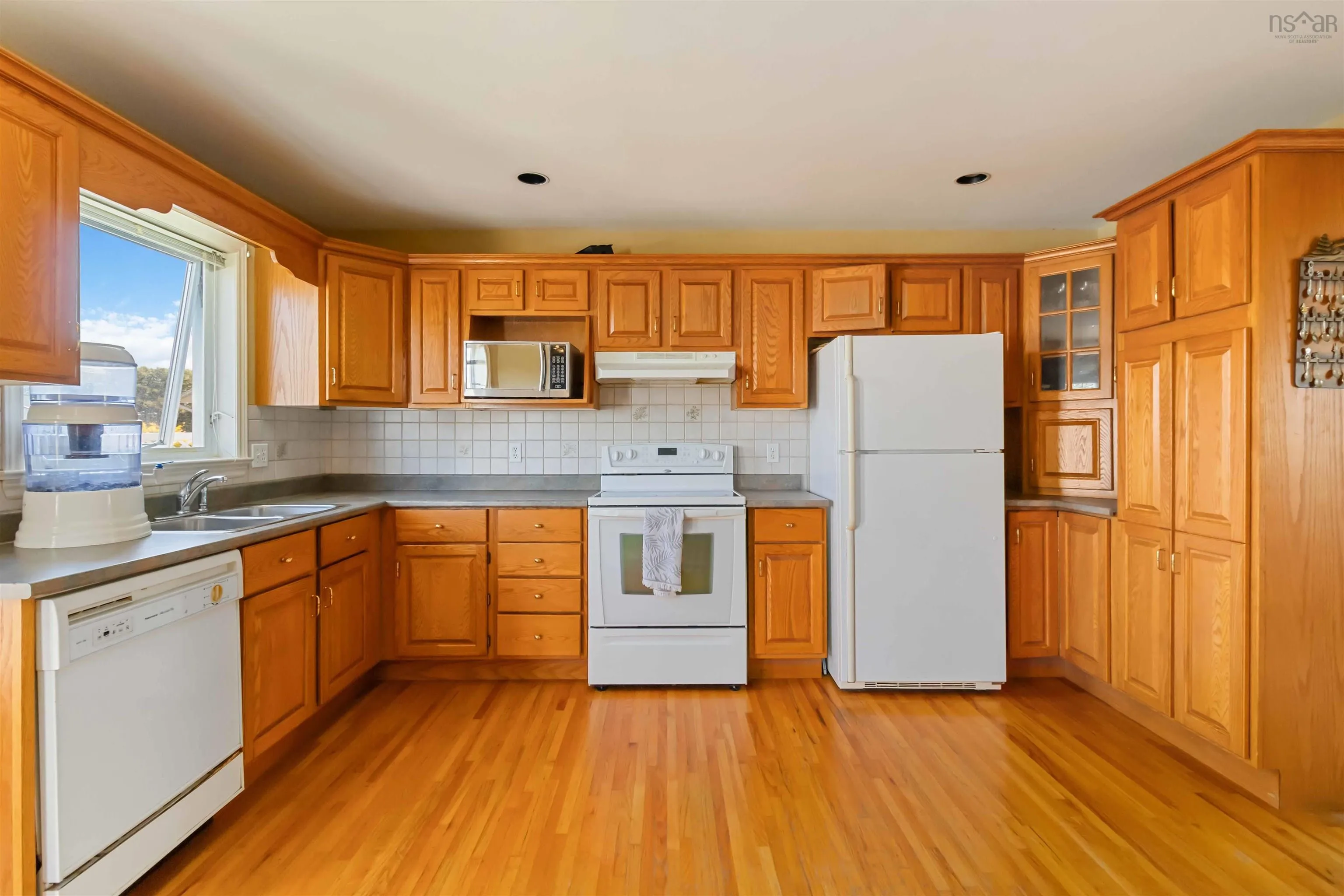 74 Russell Lake Drive, Dartmouth, NS B2W 6E7, 3 Bedrooms Bedrooms, ,3 BathroomsBathrooms,Residential,For Sale,Russell Lake,202522886