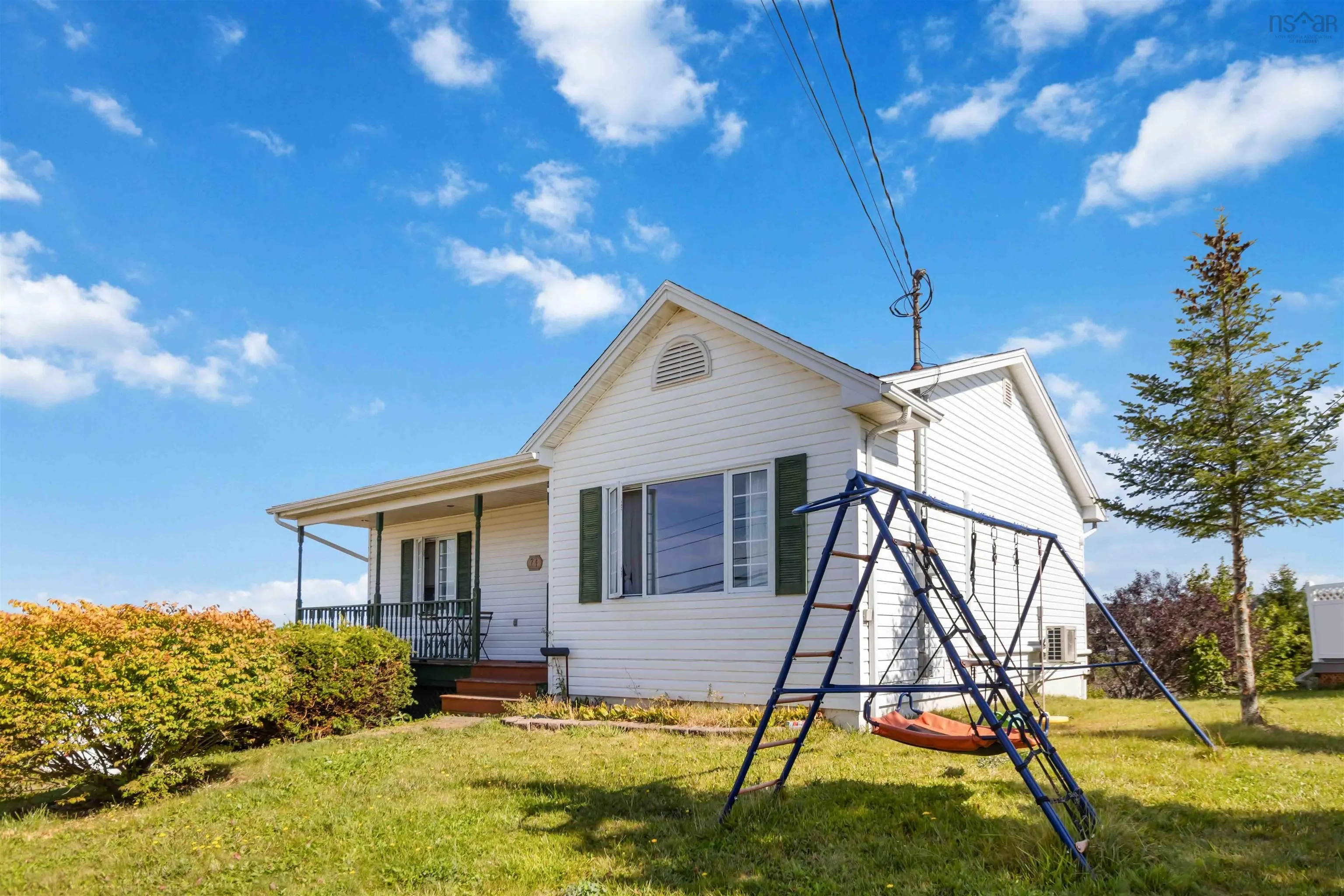 74 Russell Lake Drive, Dartmouth, NS B2W 6E7, 3 Bedrooms Bedrooms, ,3 BathroomsBathrooms,Residential,For Sale,Russell Lake,202522886
