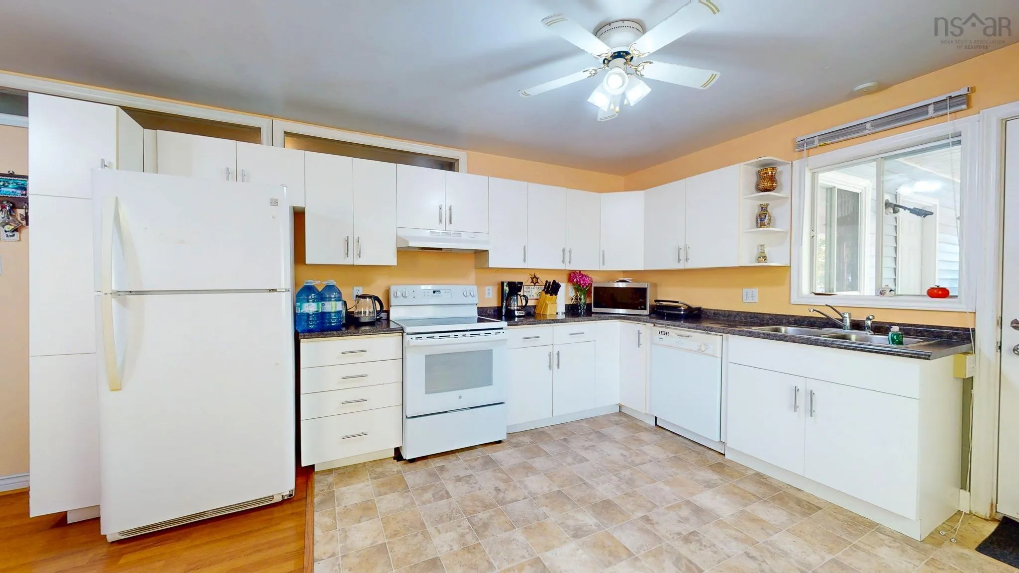 2 Riverview Avenue, Wolfville, NS B4P 2B5, 3 Bedrooms Bedrooms, ,2 BathroomsBathrooms,Residential,For Sale,Riverview,202525630