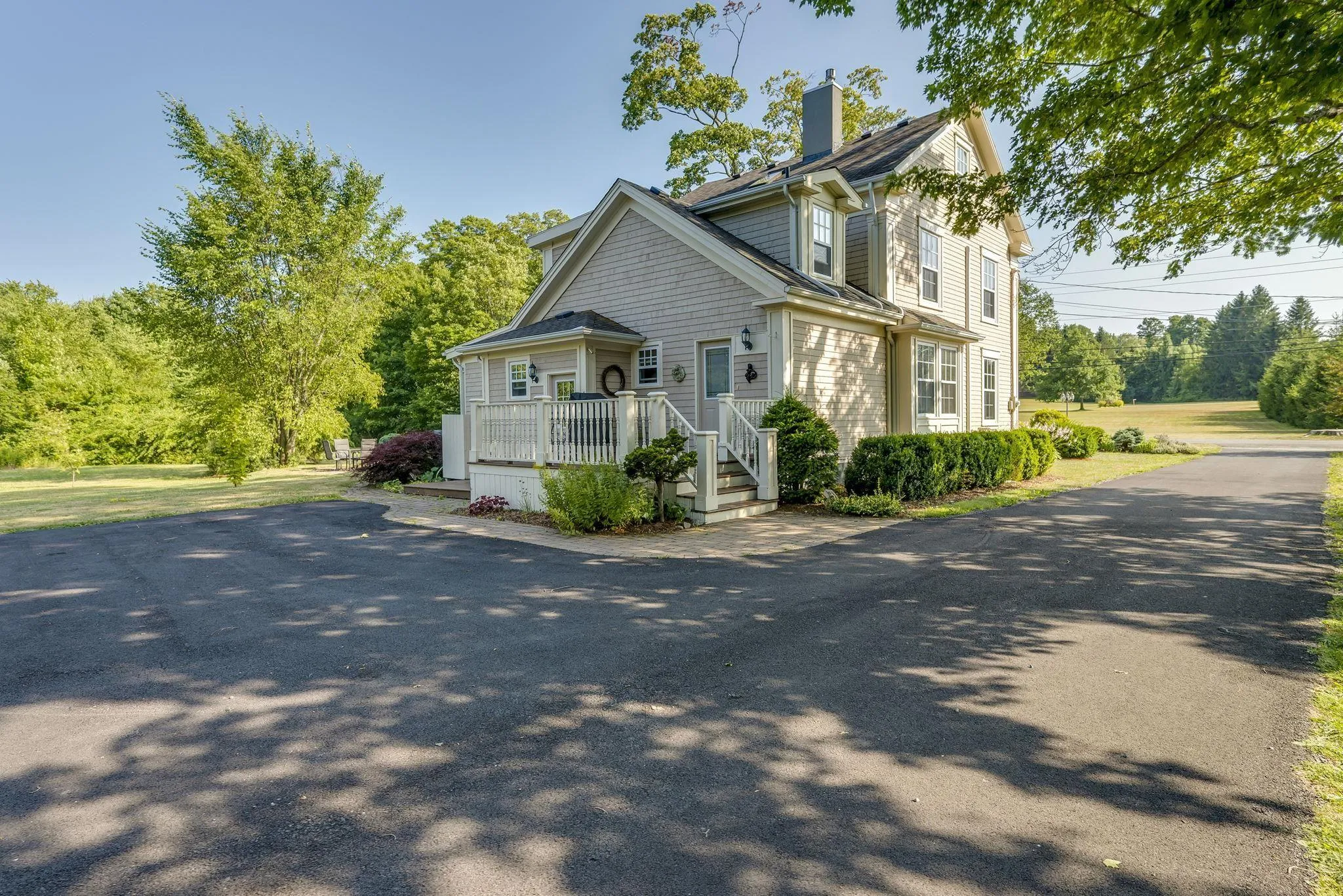 190 Main Street, Berwick, NS B0P 1E0, 4 Bedrooms Bedrooms, ,3 BathroomsBathrooms,Residential,For Sale,Main,202519583