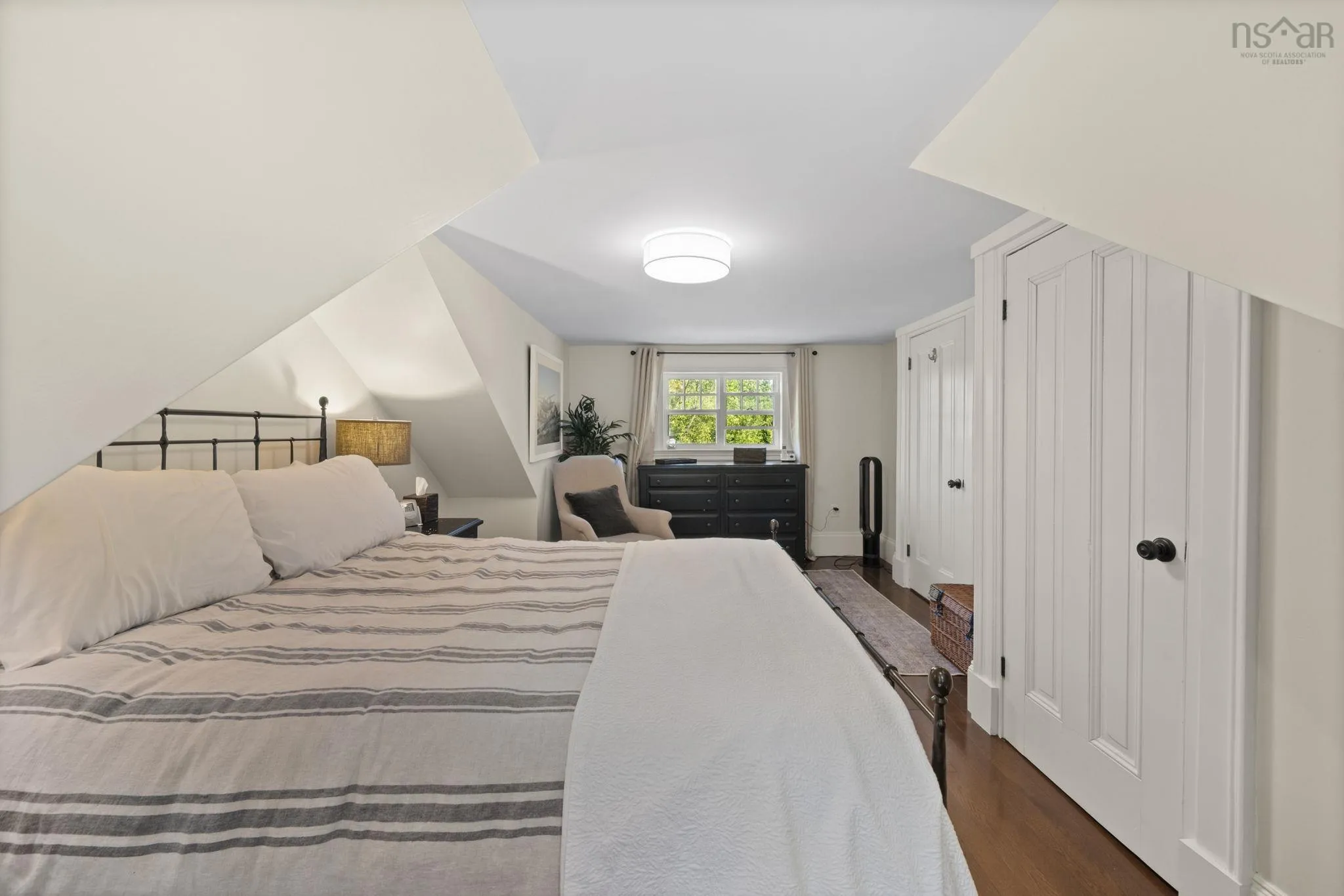 190 Main Street, Berwick, NS B0P 1E0, 4 Bedrooms Bedrooms, ,3 BathroomsBathrooms,Residential,For Sale,Main,202519583