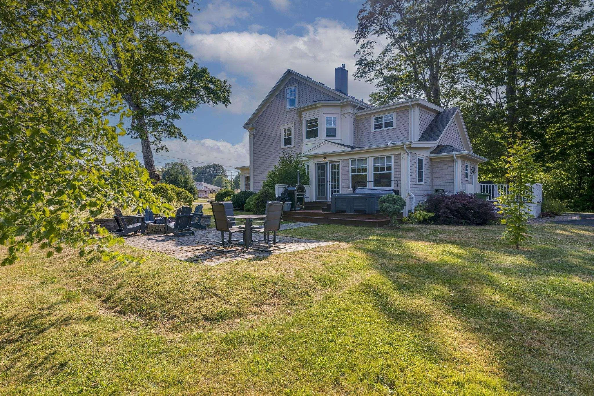 190 Main Street, Berwick, NS B0P 1E0, 4 Bedrooms Bedrooms, ,3 BathroomsBathrooms,Residential,For Sale,Main,202519583