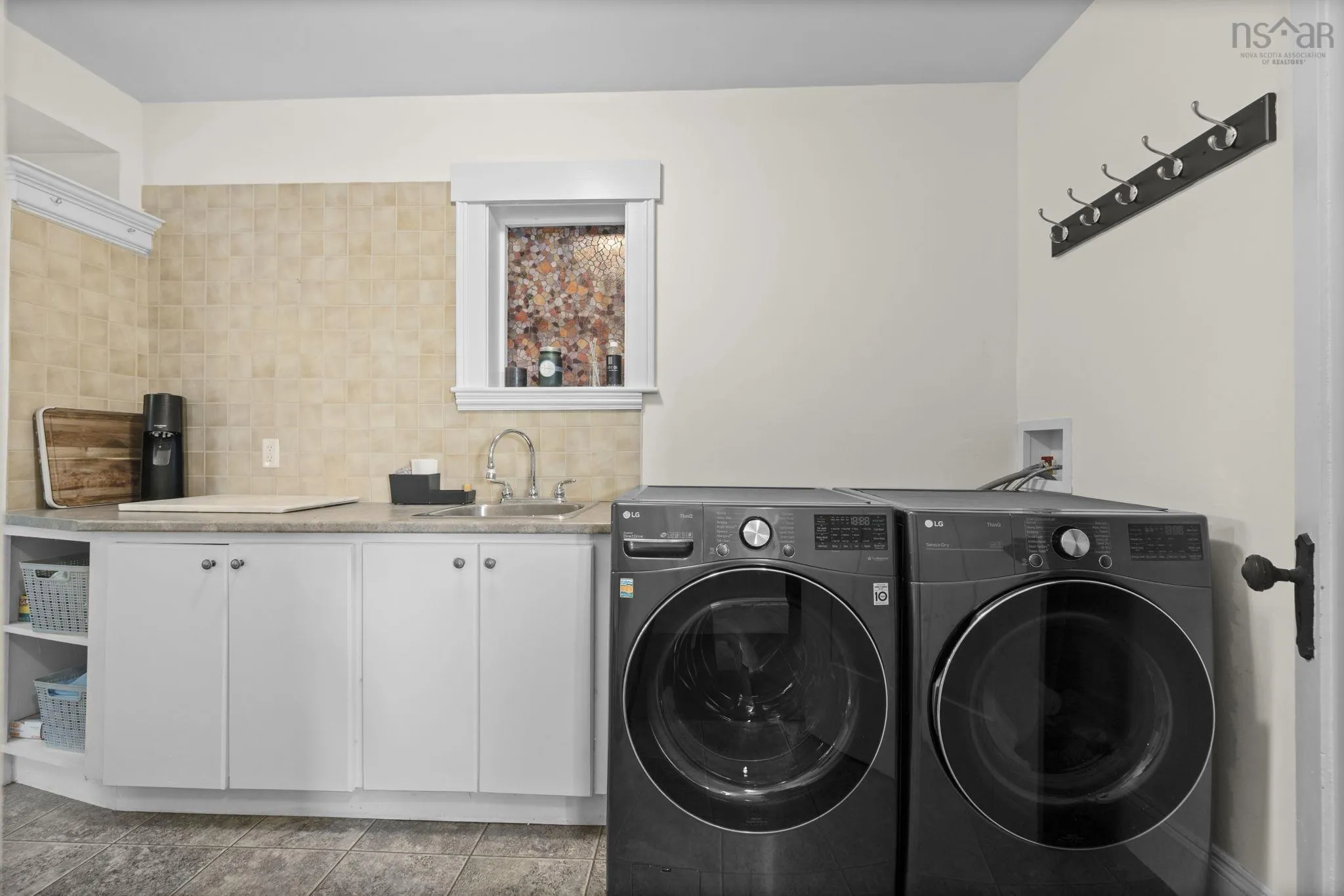 190 Main Street, Berwick, NS B0P 1E0, 4 Bedrooms Bedrooms, ,3 BathroomsBathrooms,Residential,For Sale,Main,202519583