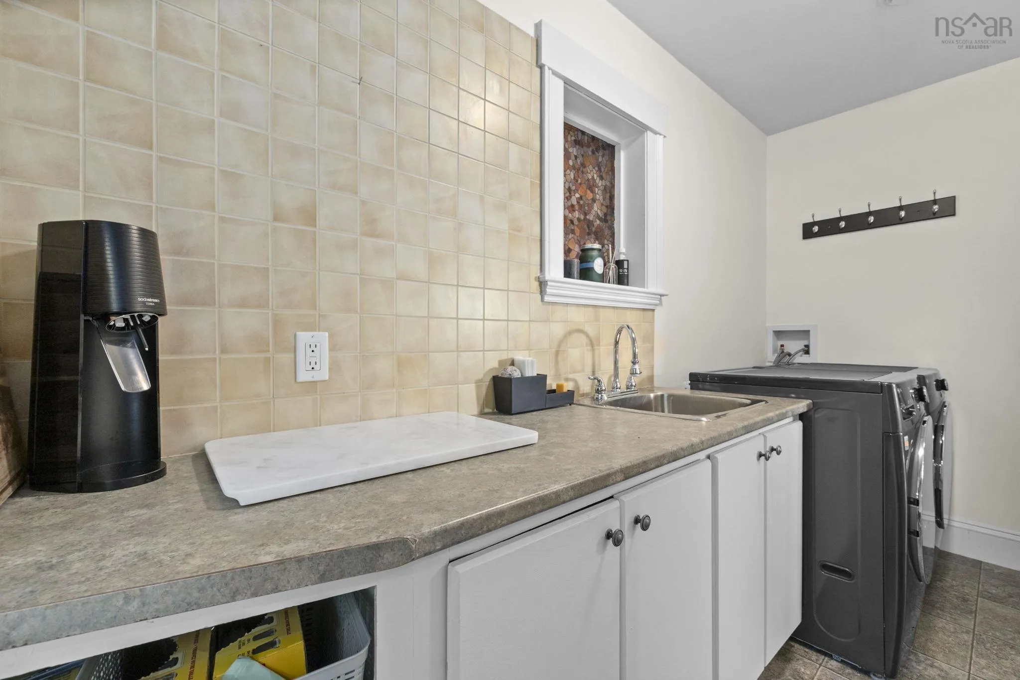 190 Main Street, Berwick, NS B0P 1E0, 4 Bedrooms Bedrooms, ,3 BathroomsBathrooms,Residential,For Sale,Main,202519583
