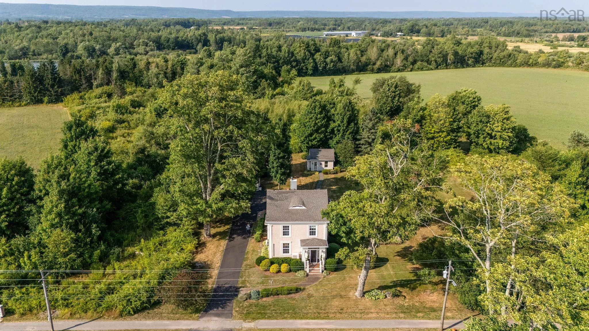 190 Main Street, Berwick, NS B0P 1E0, 4 Bedrooms Bedrooms, ,3 BathroomsBathrooms,Residential,For Sale,Main,202519583