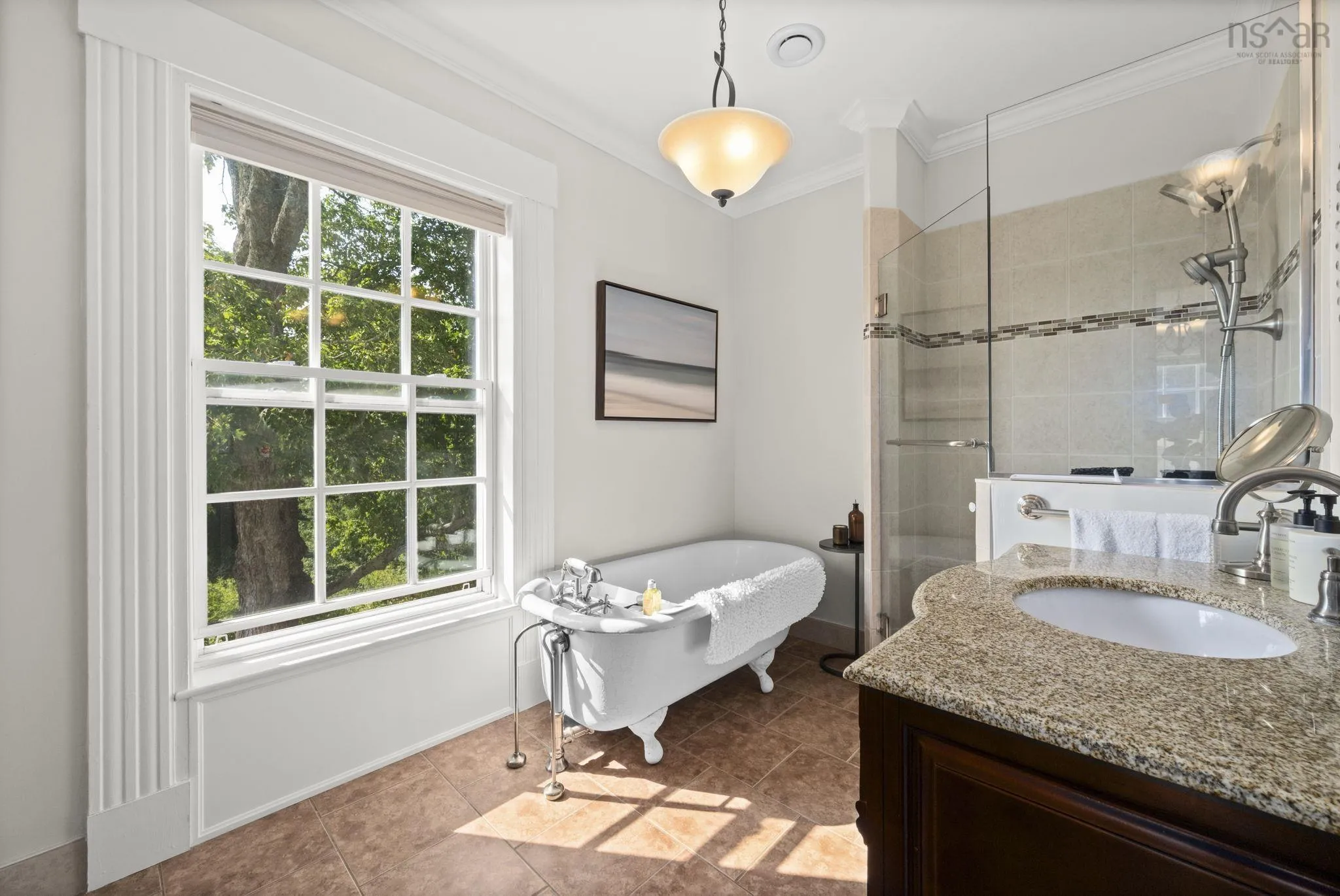 190 Main Street, Berwick, NS B0P 1E0, 4 Bedrooms Bedrooms, ,3 BathroomsBathrooms,Residential,For Sale,Main,202519583