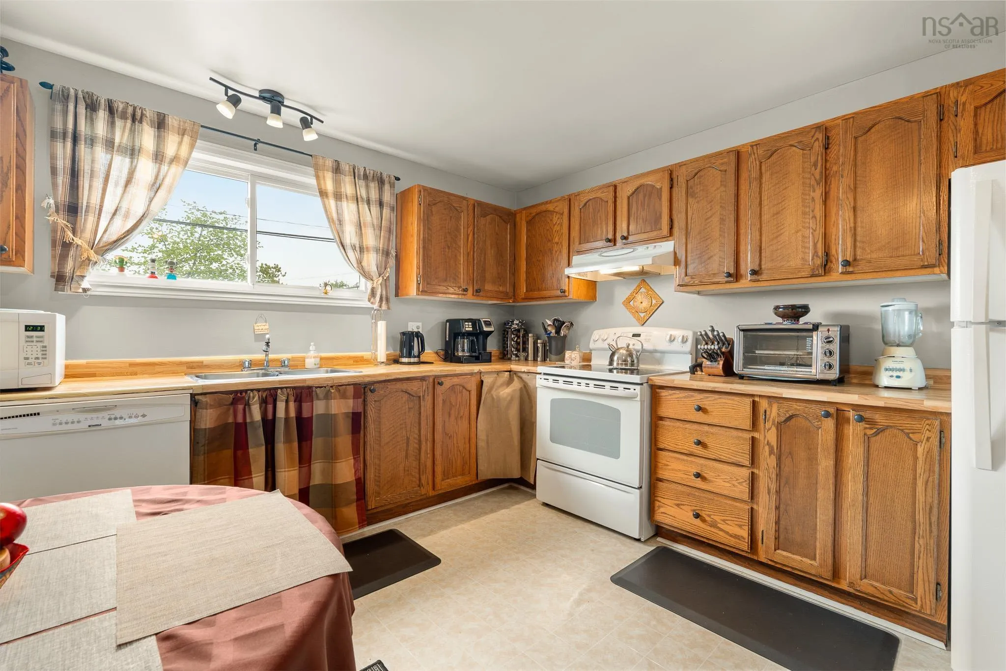 73 Chameau Crescent, Cole Harbour, NS B2W 5G5, 4 Bedrooms Bedrooms, ,2 BathroomsBathrooms,Residential,For Sale,Chameau,202511870