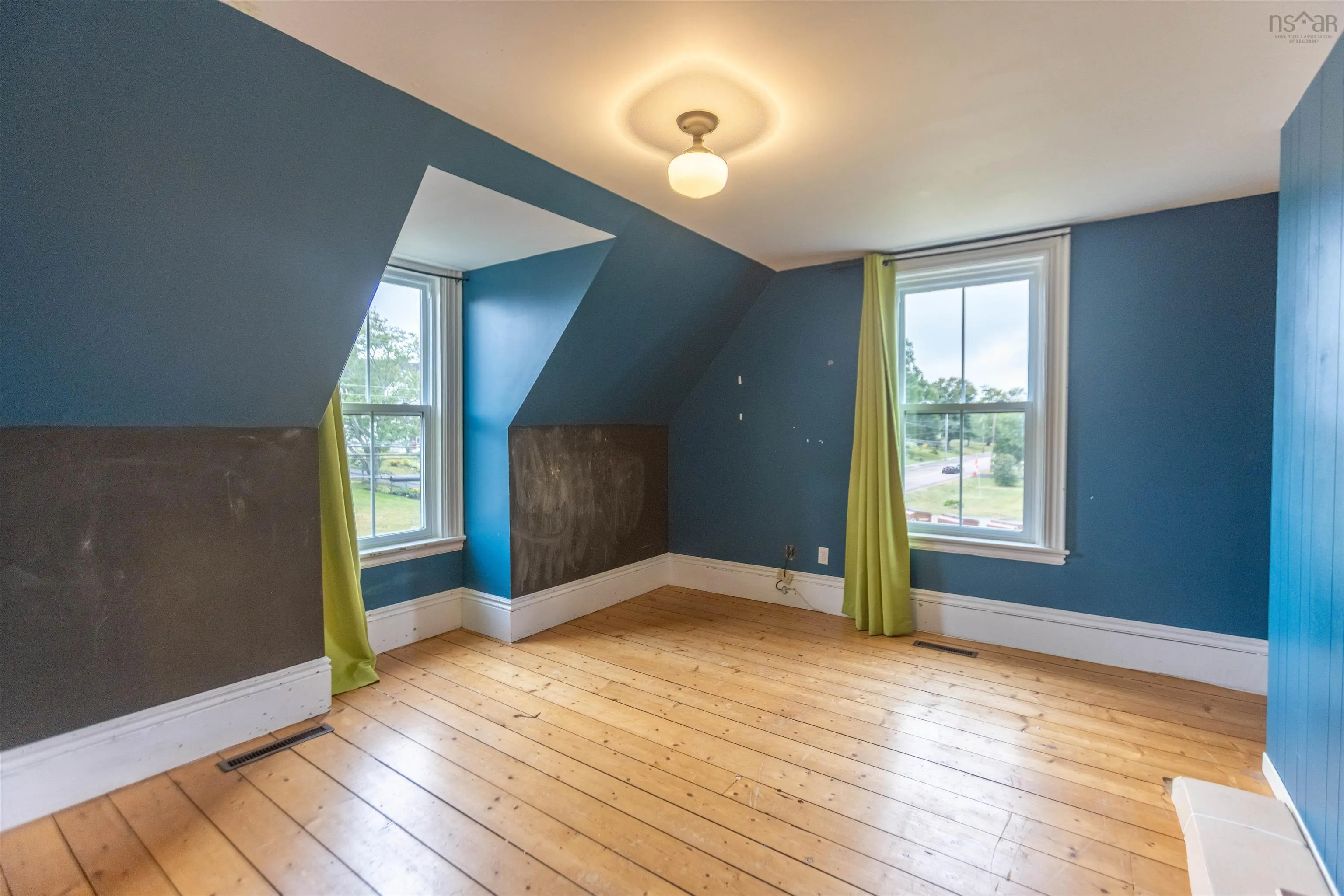 230 Victoria Street E, Amherst, NS B4H 1Y9, 3 Bedrooms Bedrooms, ,2 BathroomsBathrooms,Residential,For Sale,Victoria,202517517