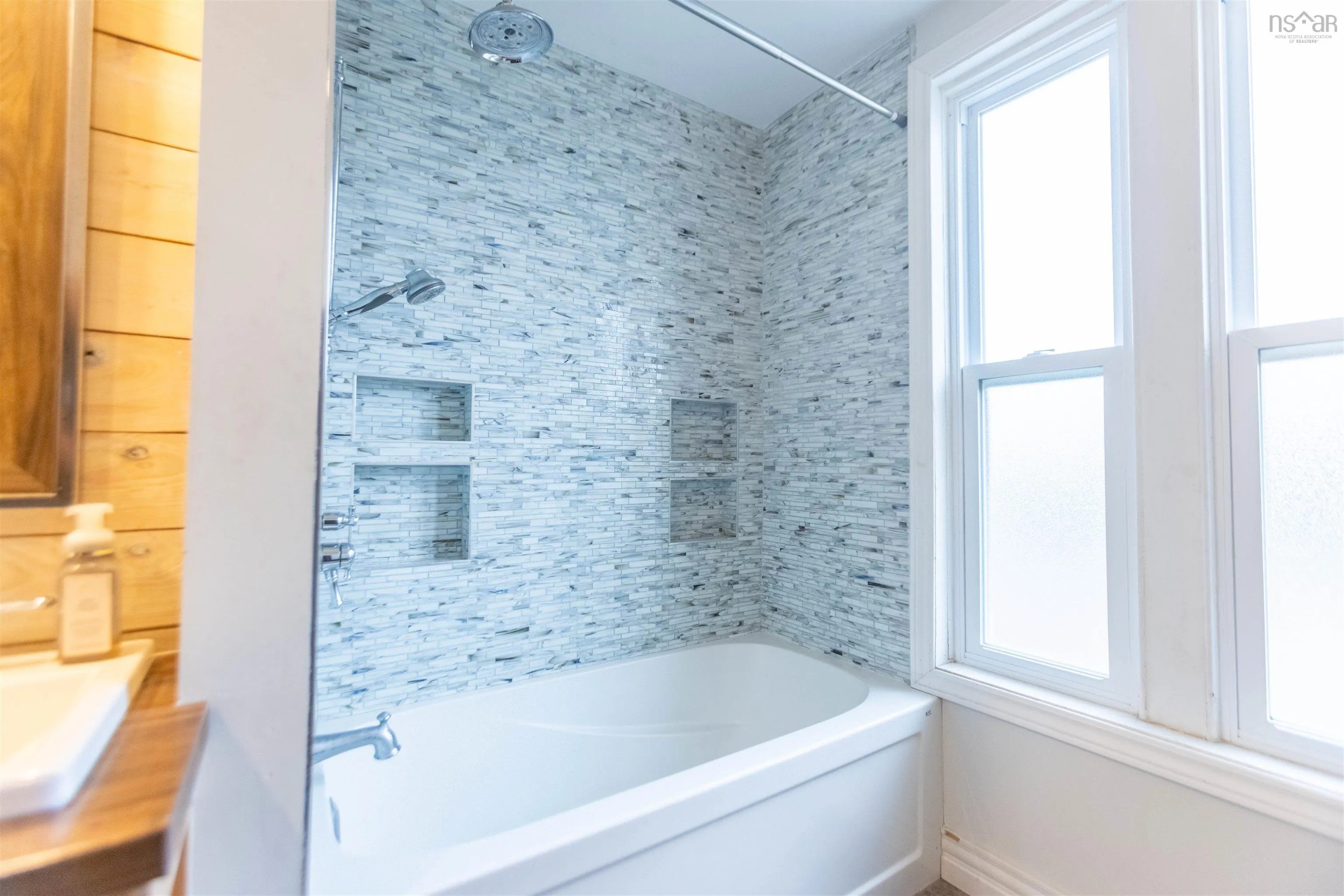 230 Victoria Street E, Amherst, NS B4H 1Y9, 3 Bedrooms Bedrooms, ,2 BathroomsBathrooms,Residential,For Sale,Victoria,202517517