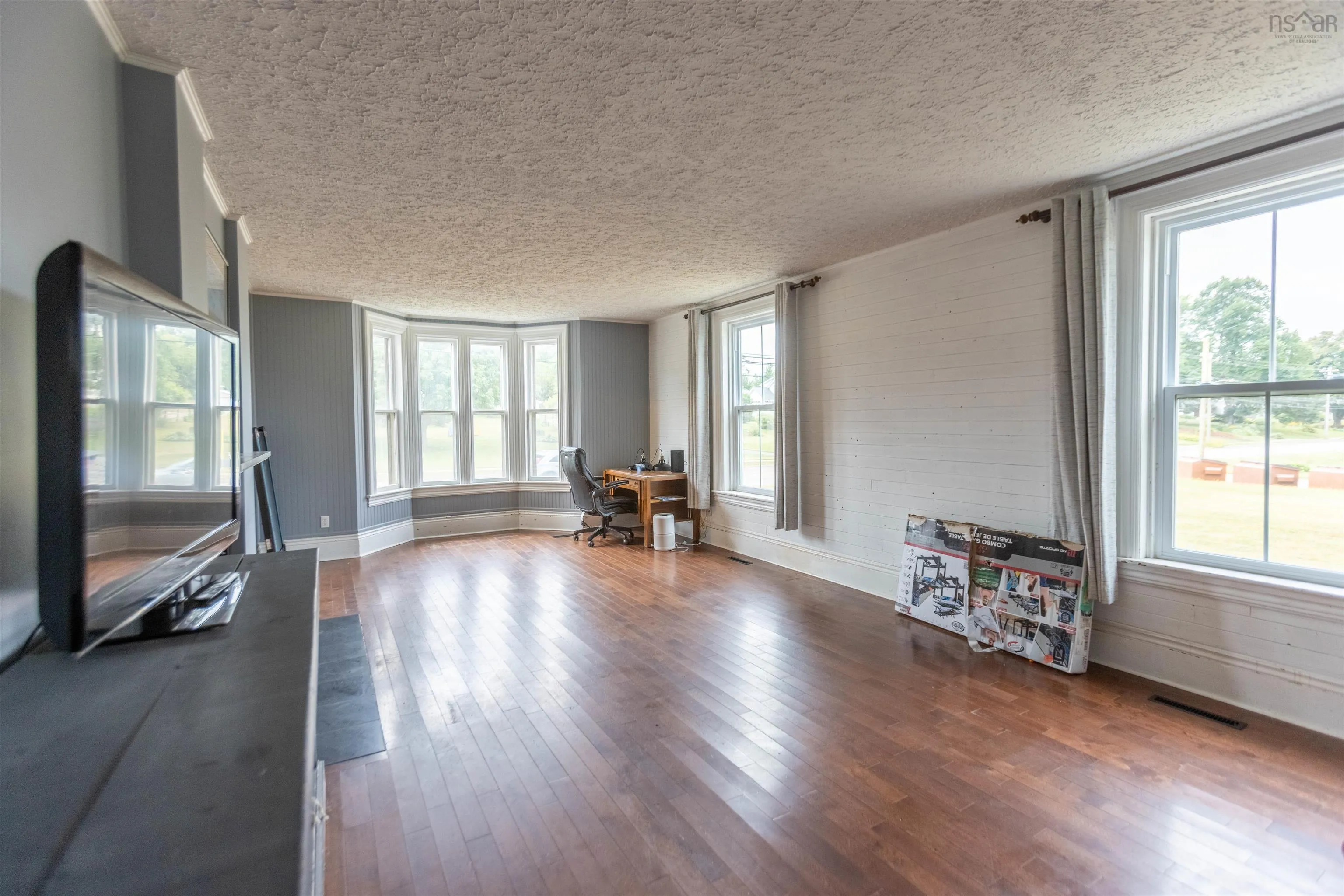 230 Victoria Street E, Amherst, NS B4H 1Y9, 3 Bedrooms Bedrooms, ,2 BathroomsBathrooms,Residential,For Sale,Victoria,202517517