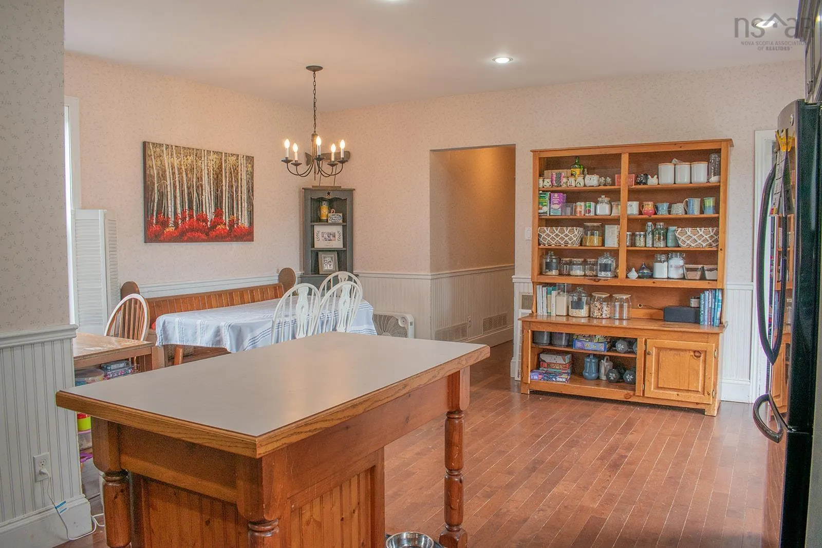 230 Victoria Street E, Amherst, NS B4H 1Y9, 3 Bedrooms Bedrooms, ,2 BathroomsBathrooms,Residential,For Sale,Victoria,202517517