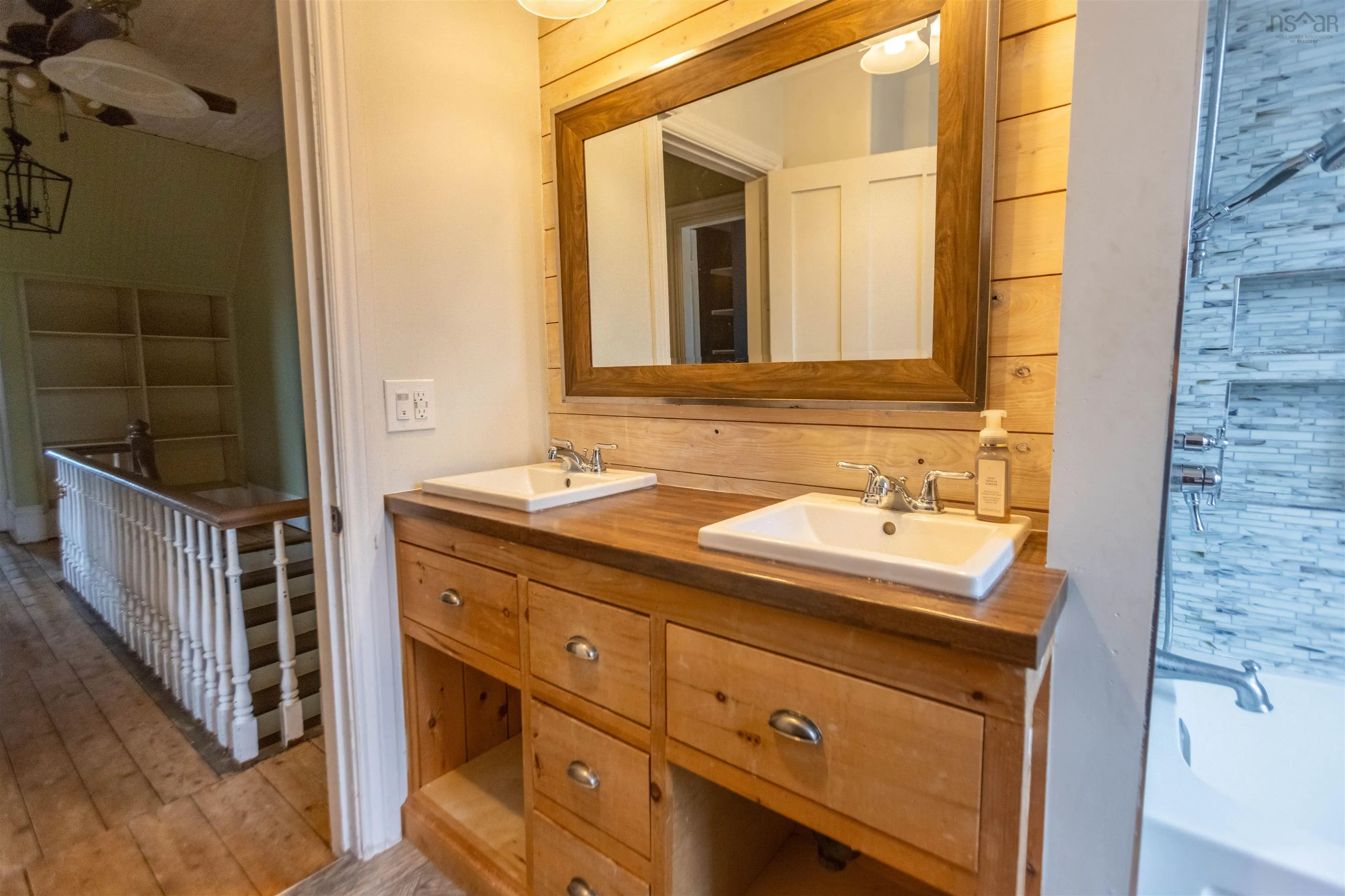 230 Victoria Street E, Amherst, NS B4H 1Y9, 3 Bedrooms Bedrooms, ,2 BathroomsBathrooms,Residential,For Sale,Victoria,202517517