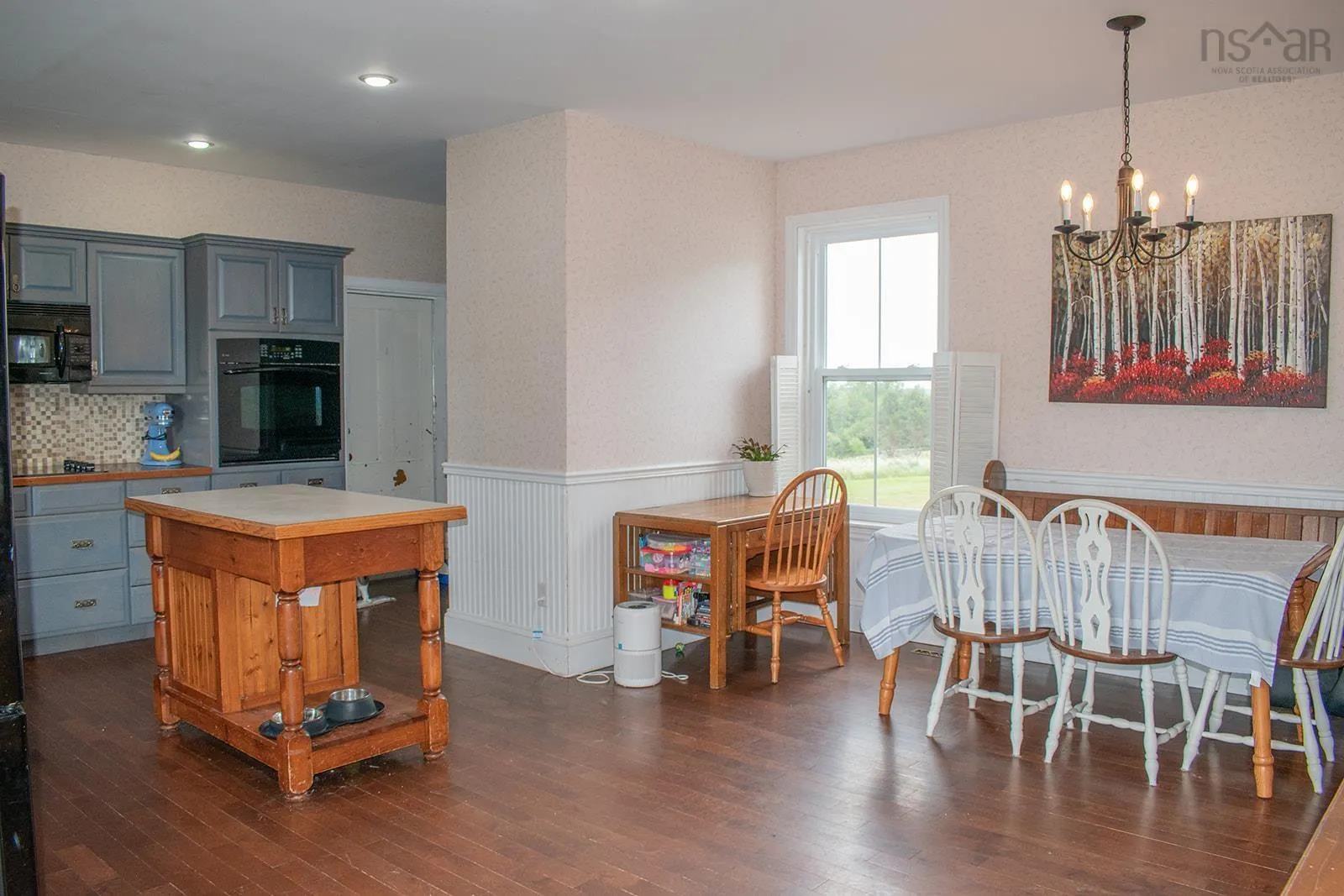 230 Victoria Street E, Amherst, NS B4H 1Y9, 3 Bedrooms Bedrooms, ,2 BathroomsBathrooms,Residential,For Sale,Victoria,202517517