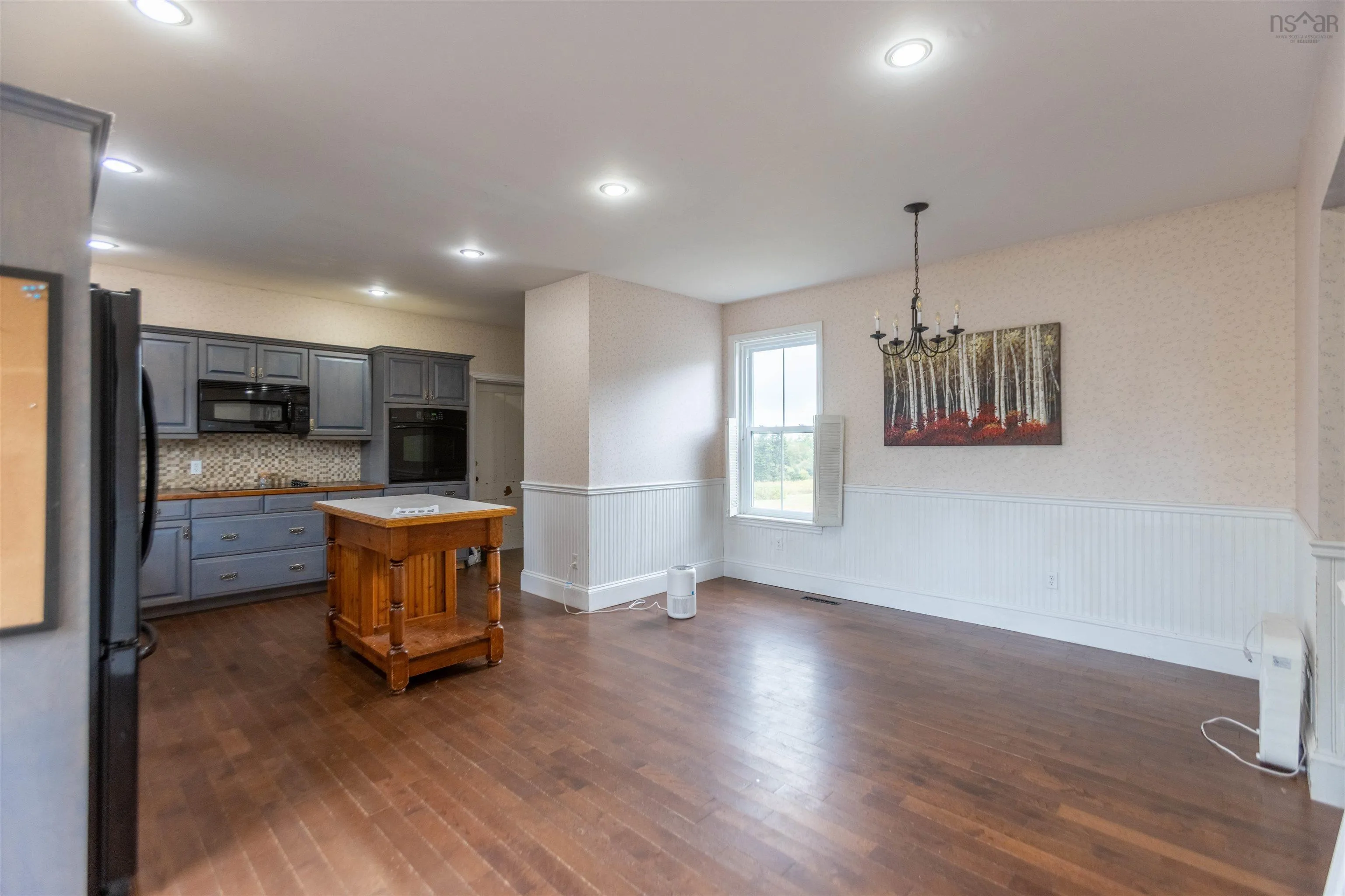 230 Victoria Street E, Amherst, NS B4H 1Y9, 3 Bedrooms Bedrooms, ,2 BathroomsBathrooms,Residential,For Sale,Victoria,202517517