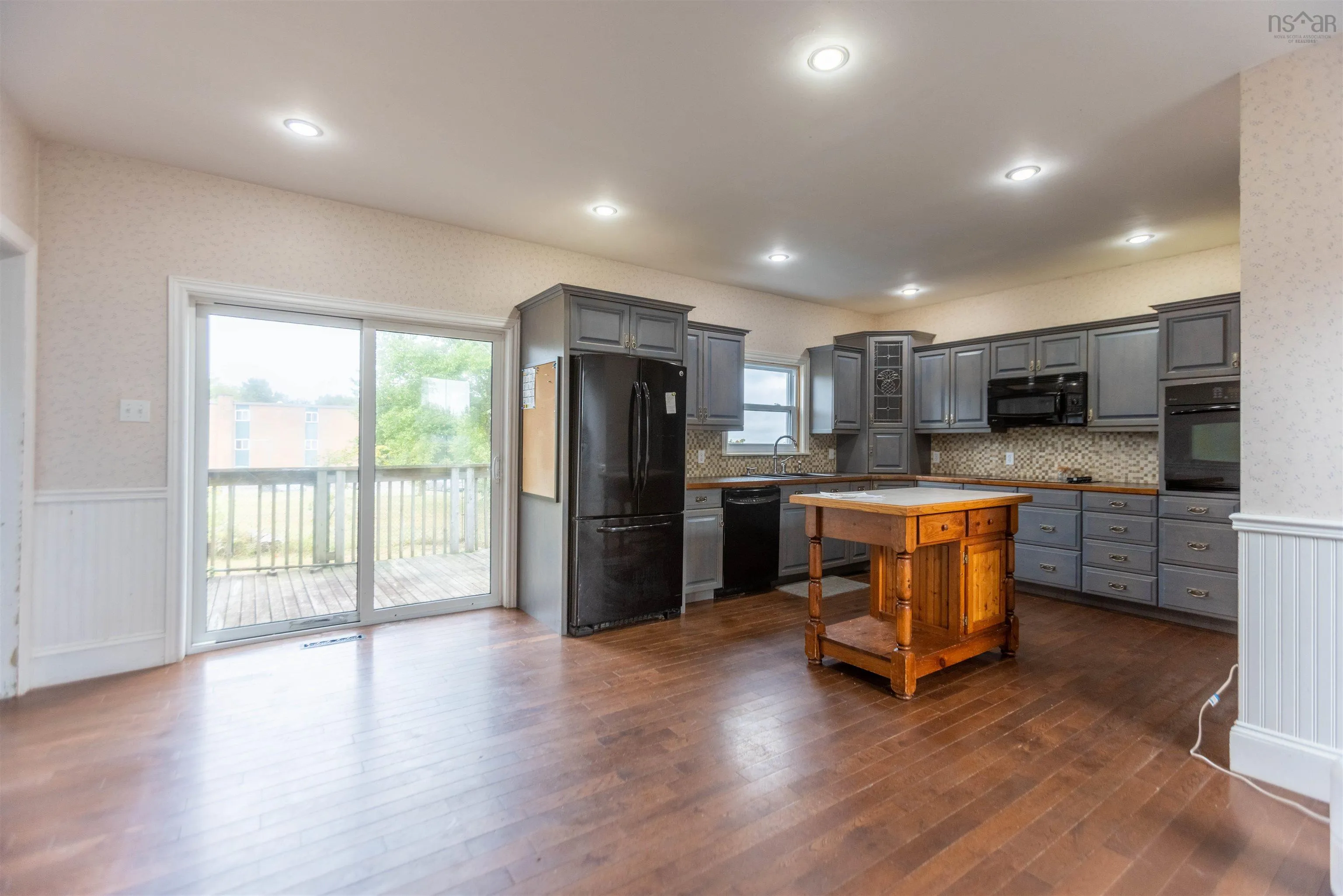 230 Victoria Street E, Amherst, NS B4H 1Y9, 3 Bedrooms Bedrooms, ,2 BathroomsBathrooms,Residential,For Sale,Victoria,202517517