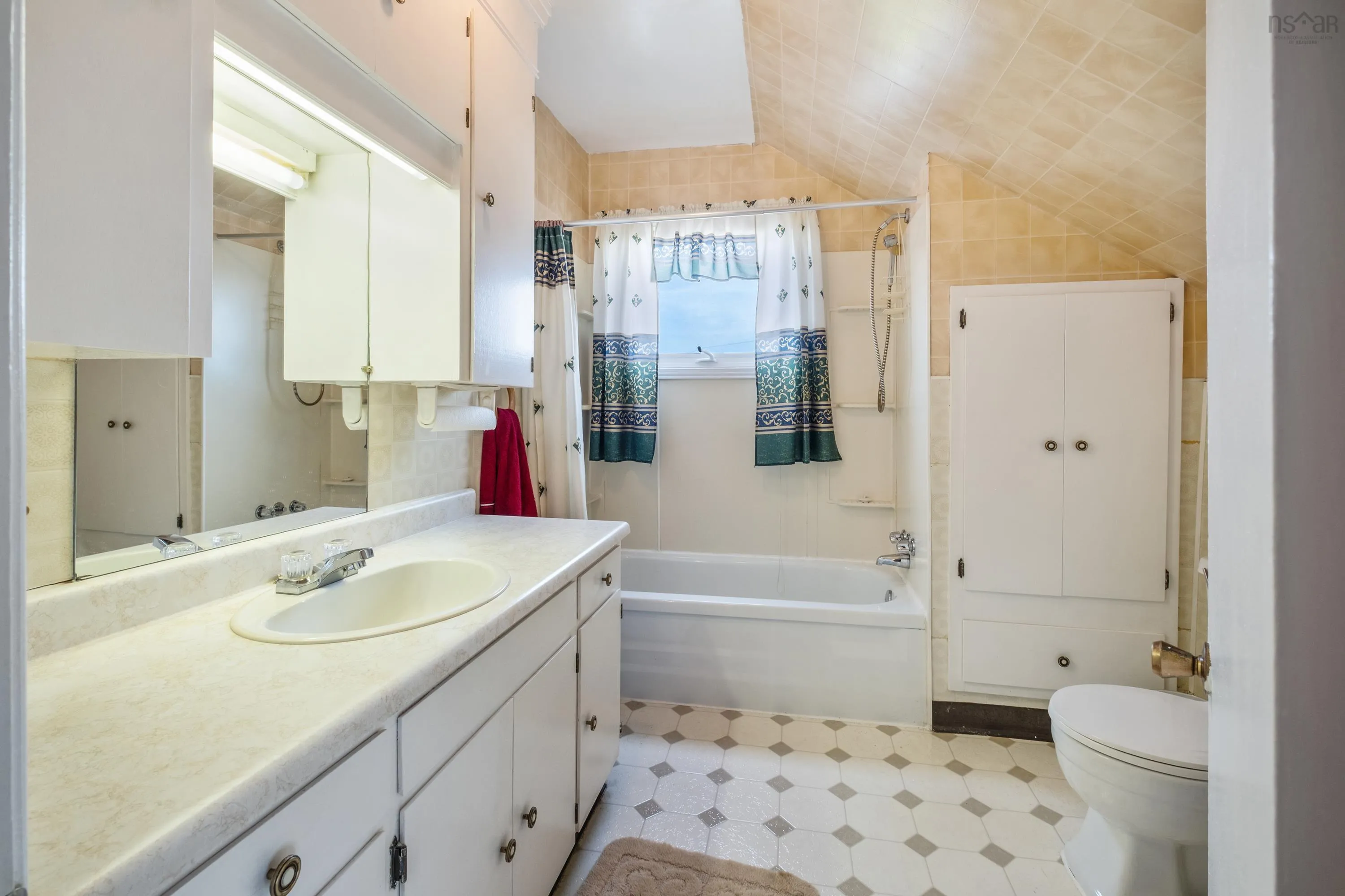 1192 Main Street, Glace Bay, NS B1A 5A2, 3 Bedrooms Bedrooms, ,2 BathroomsBathrooms,Residential,For Sale,Main,202518397