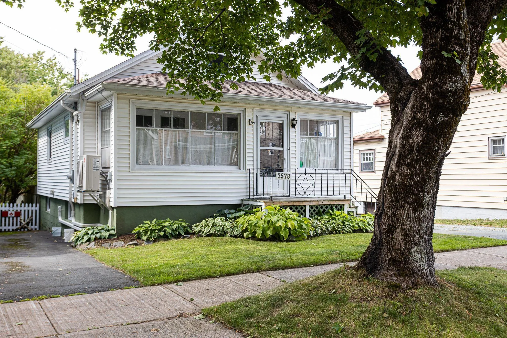 2578 Poplar Street, Halifax, NS B3L 2Y8, 2 Bedrooms Bedrooms, ,1 BathroomBathrooms,Residential,For Sale,Poplar,202523031