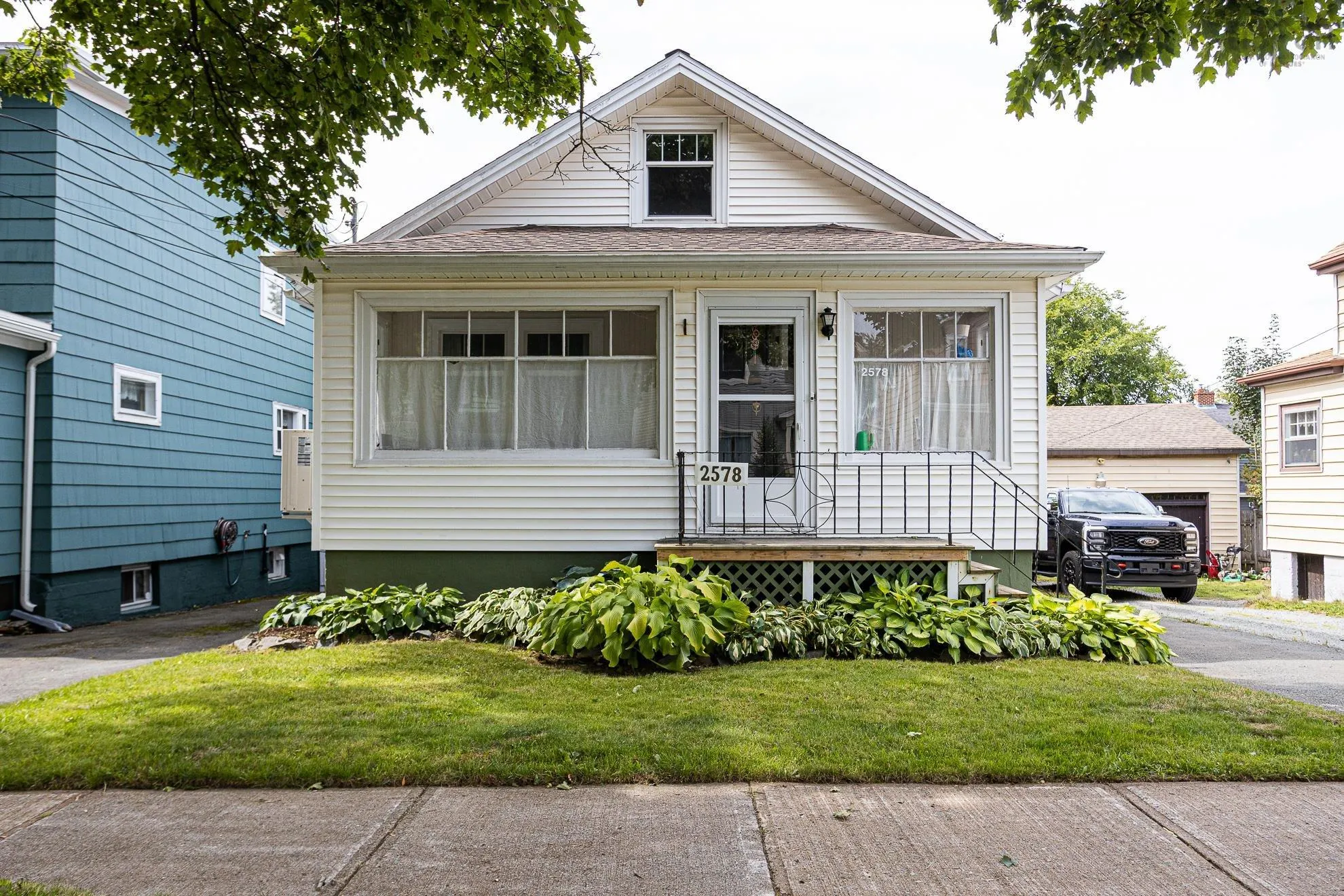 2578 Poplar Street, Halifax, NS B3L 2Y8, 2 Bedrooms Bedrooms, ,1 BathroomBathrooms,Residential,For Sale,Poplar,202523031