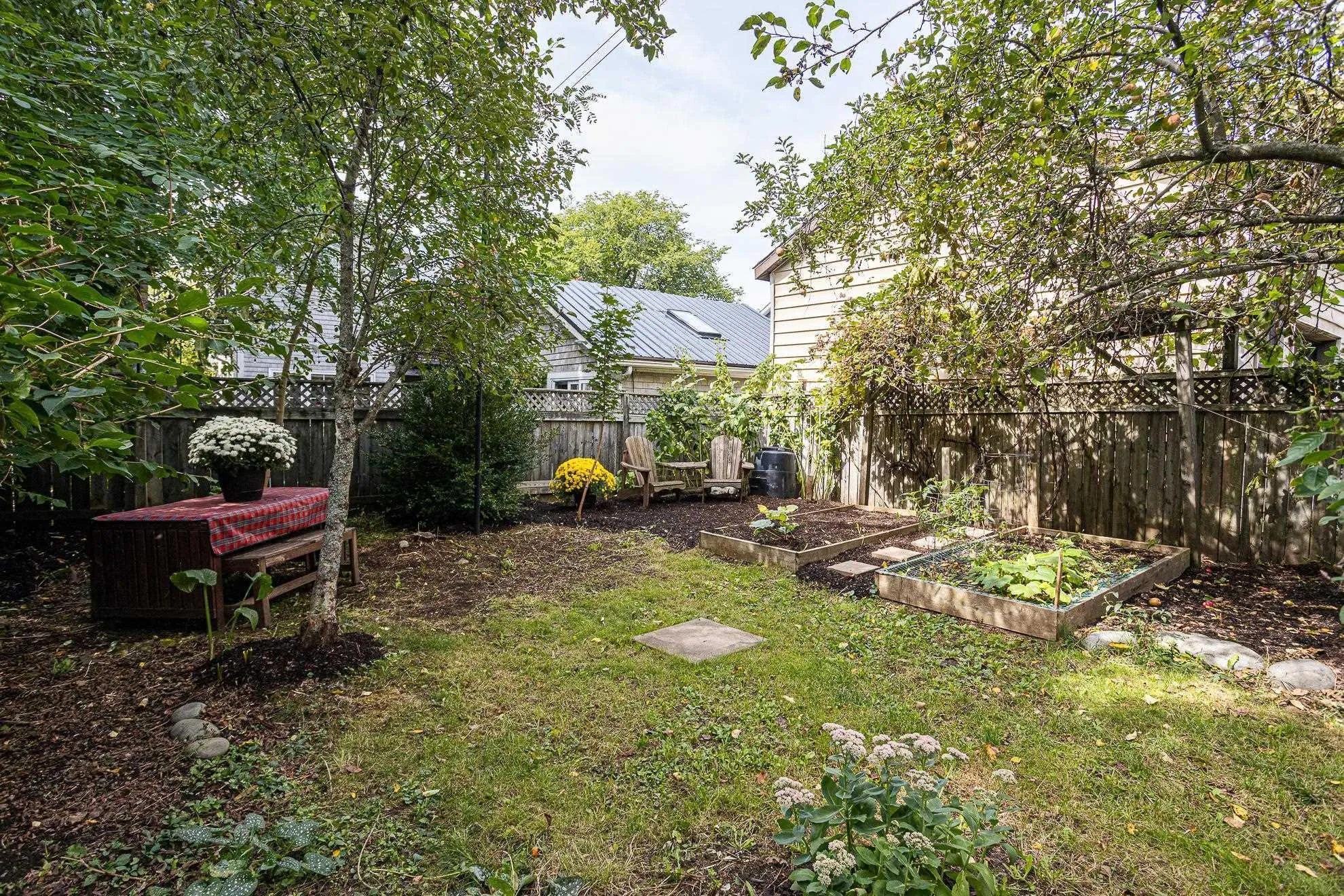 2578 Poplar Street, Halifax, NS B3L 2Y8, 2 Bedrooms Bedrooms, ,1 BathroomBathrooms,Residential,For Sale,Poplar,202523031