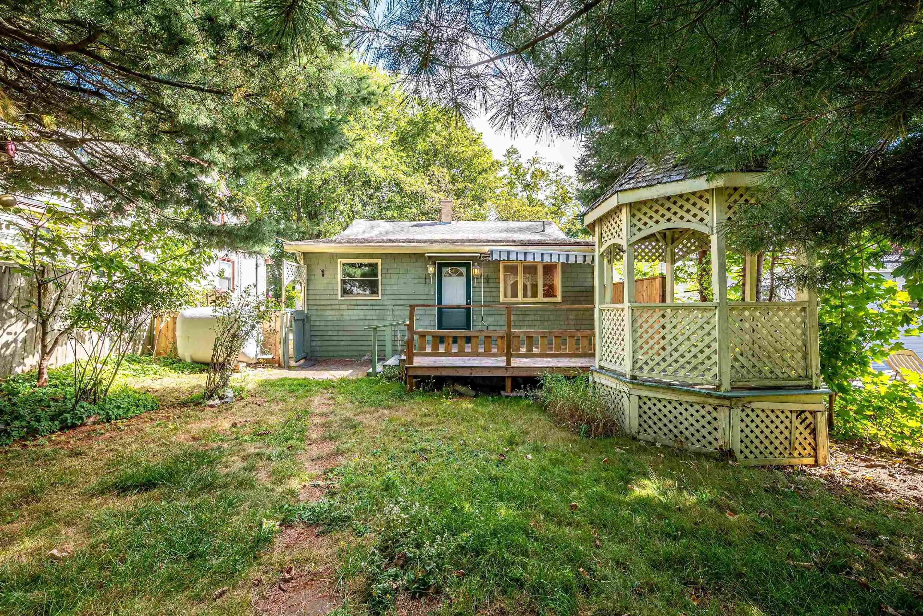 6561 Almon Street, Halifax, NS B3L 1V9, 3 Bedrooms Bedrooms, ,1 BathroomBathrooms,Residential,For Sale,Almon,202524360