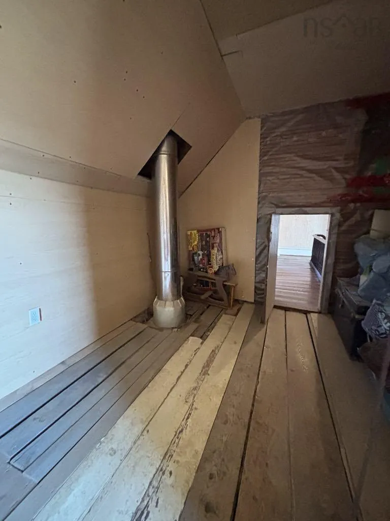 5 Strickland Road, Yarmouth Ns B5a 5a6, 4 Bedrooms Bedrooms, ,1 BathroomBathrooms,Residential,For Sale,Strickland,202509077