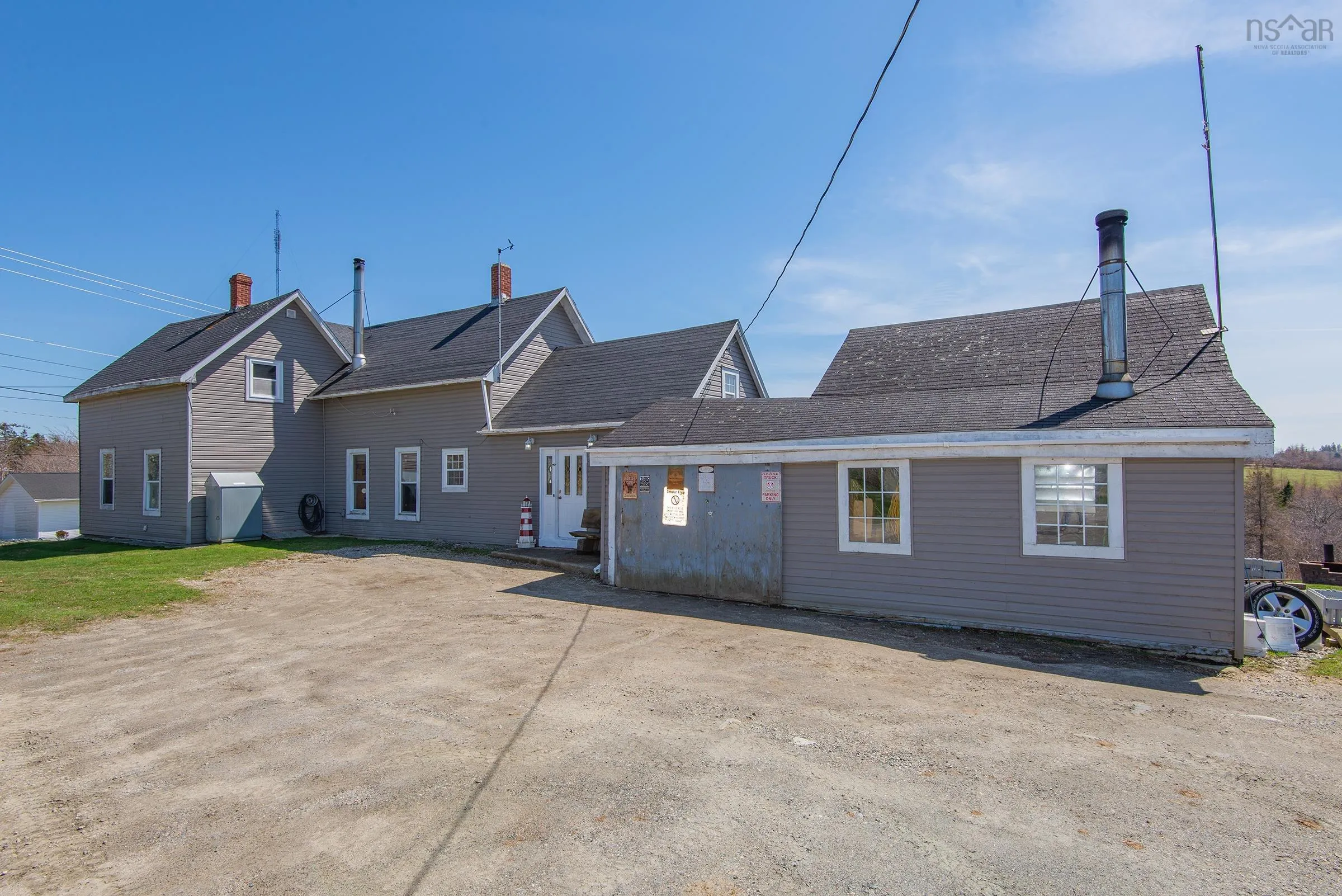 5 Strickland Road, Yarmouth Ns B5a 5a6, 4 Bedrooms Bedrooms, ,1 BathroomBathrooms,Residential,For Sale,Strickland,202509077