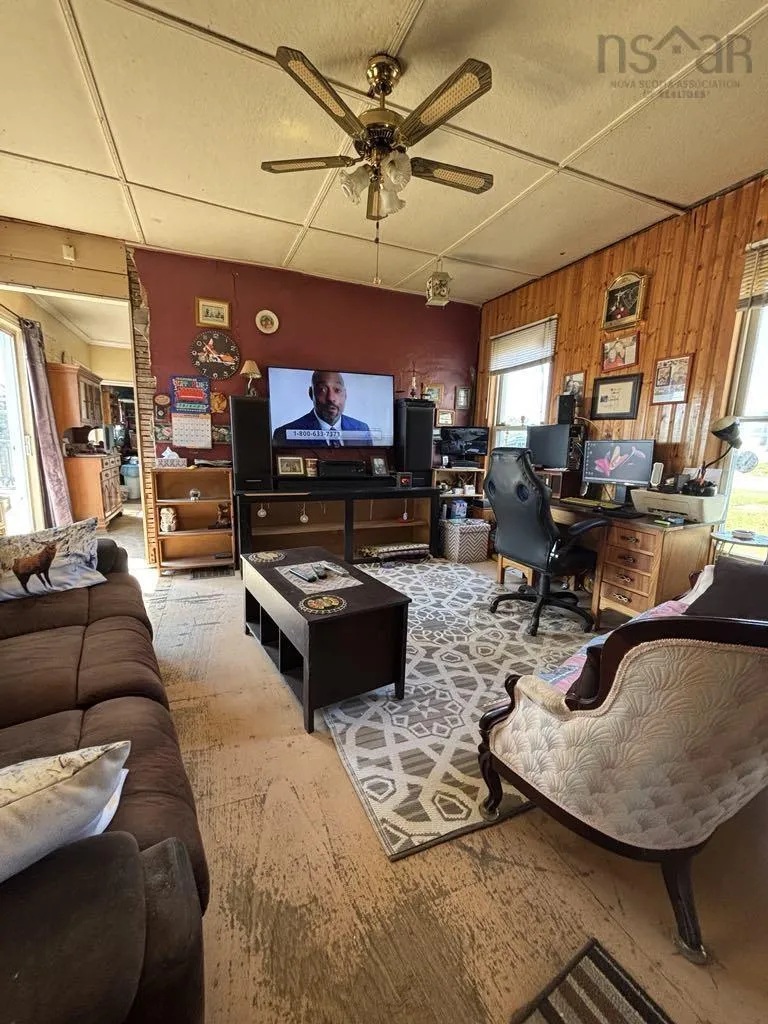 5 Strickland Road, Yarmouth Ns B5a 5a6, 4 Bedrooms Bedrooms, ,1 BathroomBathrooms,Residential,For Sale,Strickland,202509077