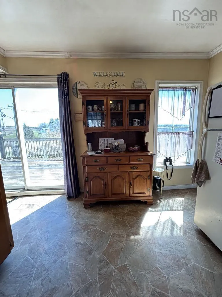 5 Strickland Road, Yarmouth Ns B5a 5a6, 4 Bedrooms Bedrooms, ,1 BathroomBathrooms,Residential,For Sale,Strickland,202509077