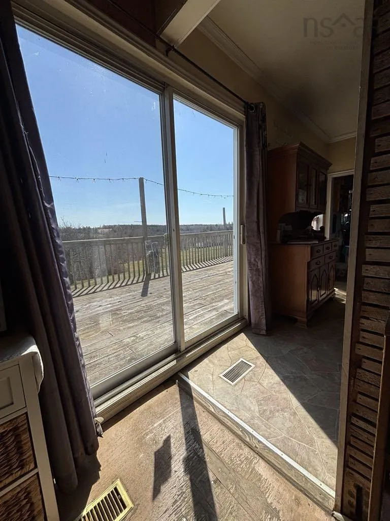 5 Strickland Road, Yarmouth Ns B5a 5a6, 4 Bedrooms Bedrooms, ,1 BathroomBathrooms,Residential,For Sale,Strickland,202509077