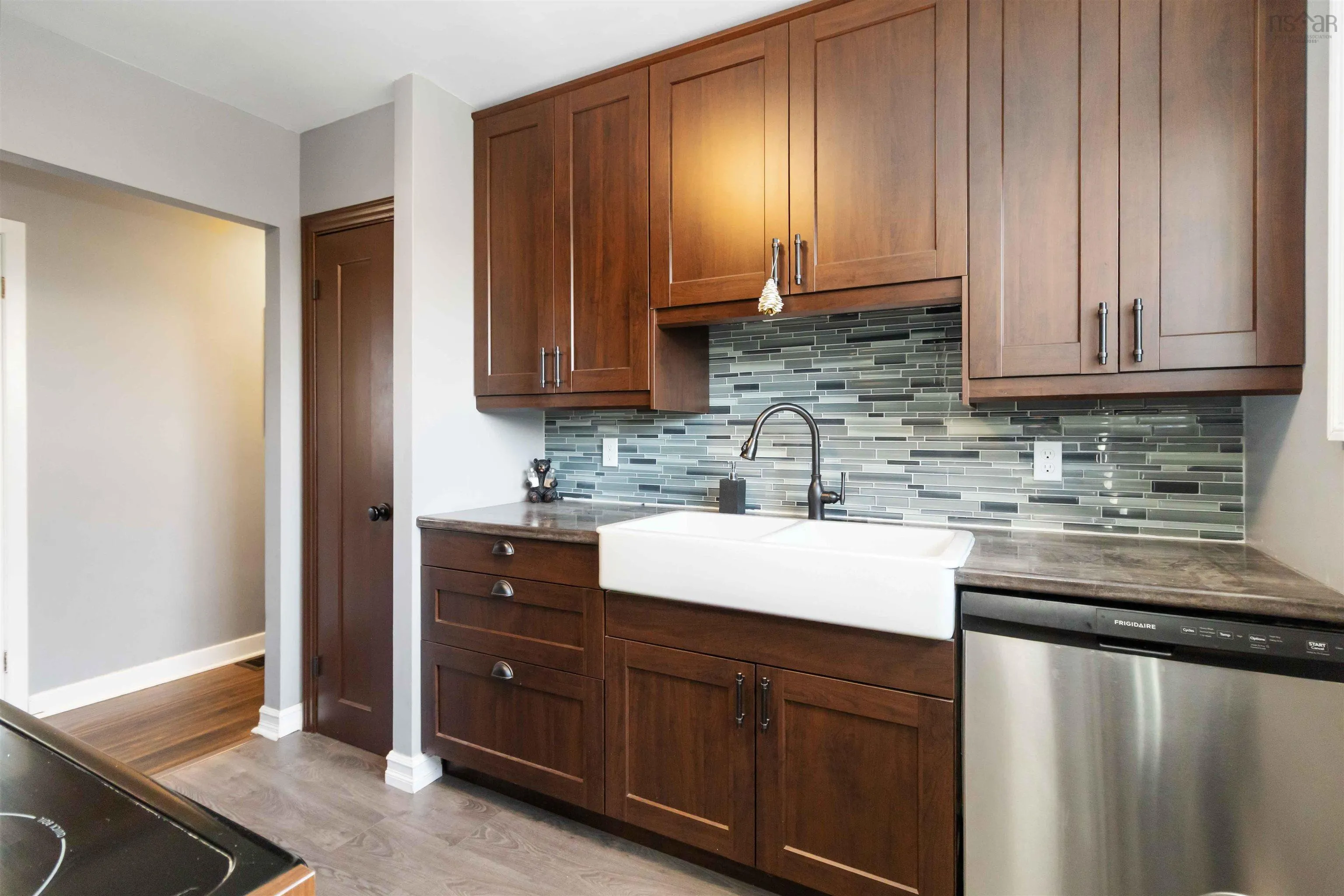 13 Willowdale Drive, Dartmouth, NS B2V 1B9, 2 Bedrooms Bedrooms, ,3 BathroomsBathrooms,Residential,For Sale,Willowdale,202520483