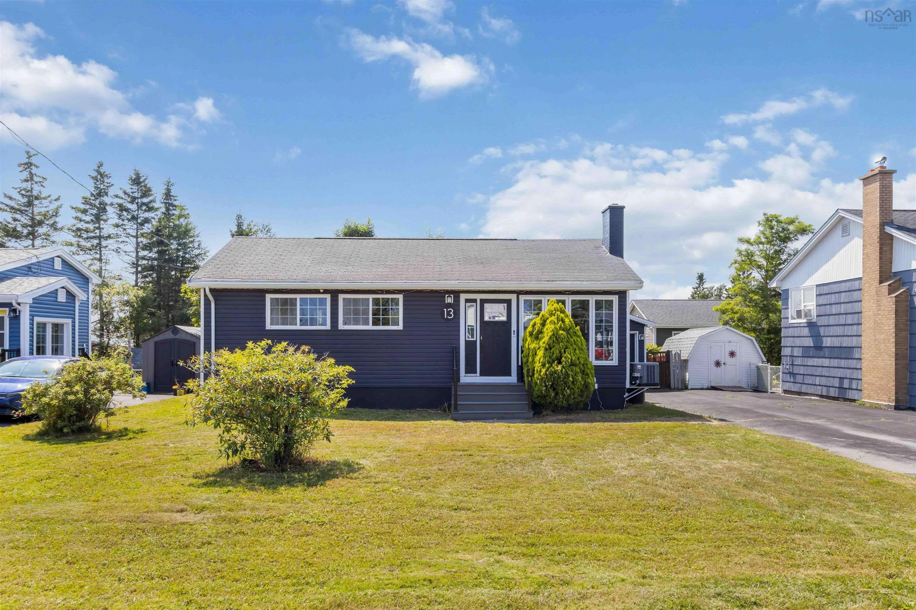 13 Willowdale Drive, Dartmouth, NS B2V 1B9, 2 Bedrooms Bedrooms, ,3 BathroomsBathrooms,Residential,For Sale,Willowdale,202520483