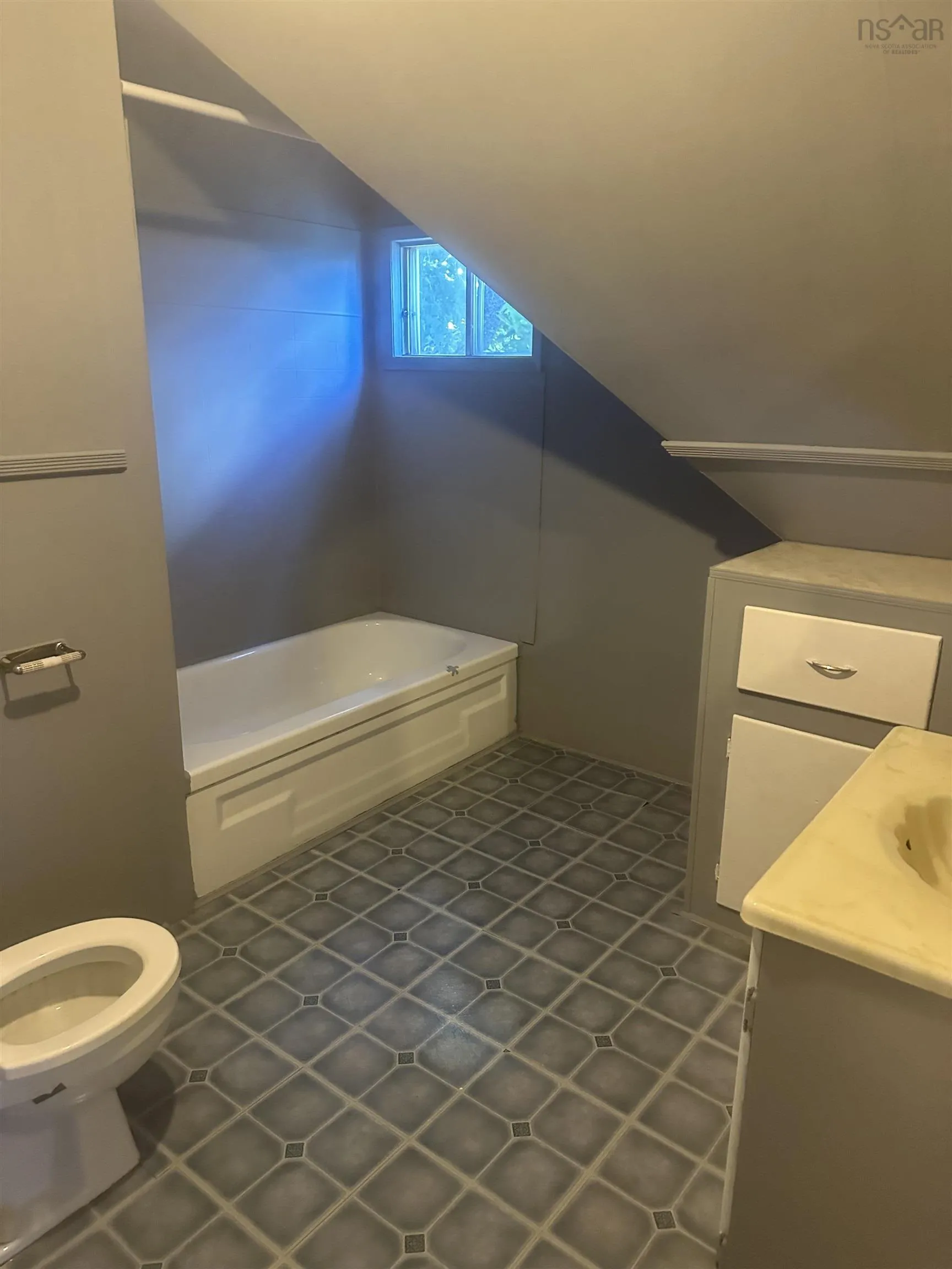 194 Victoria Road, Sydney, NS B1P 2V6, 3 Bedrooms Bedrooms, ,1 BathroomBathrooms,Residential,For Sale,Victoria,202521344