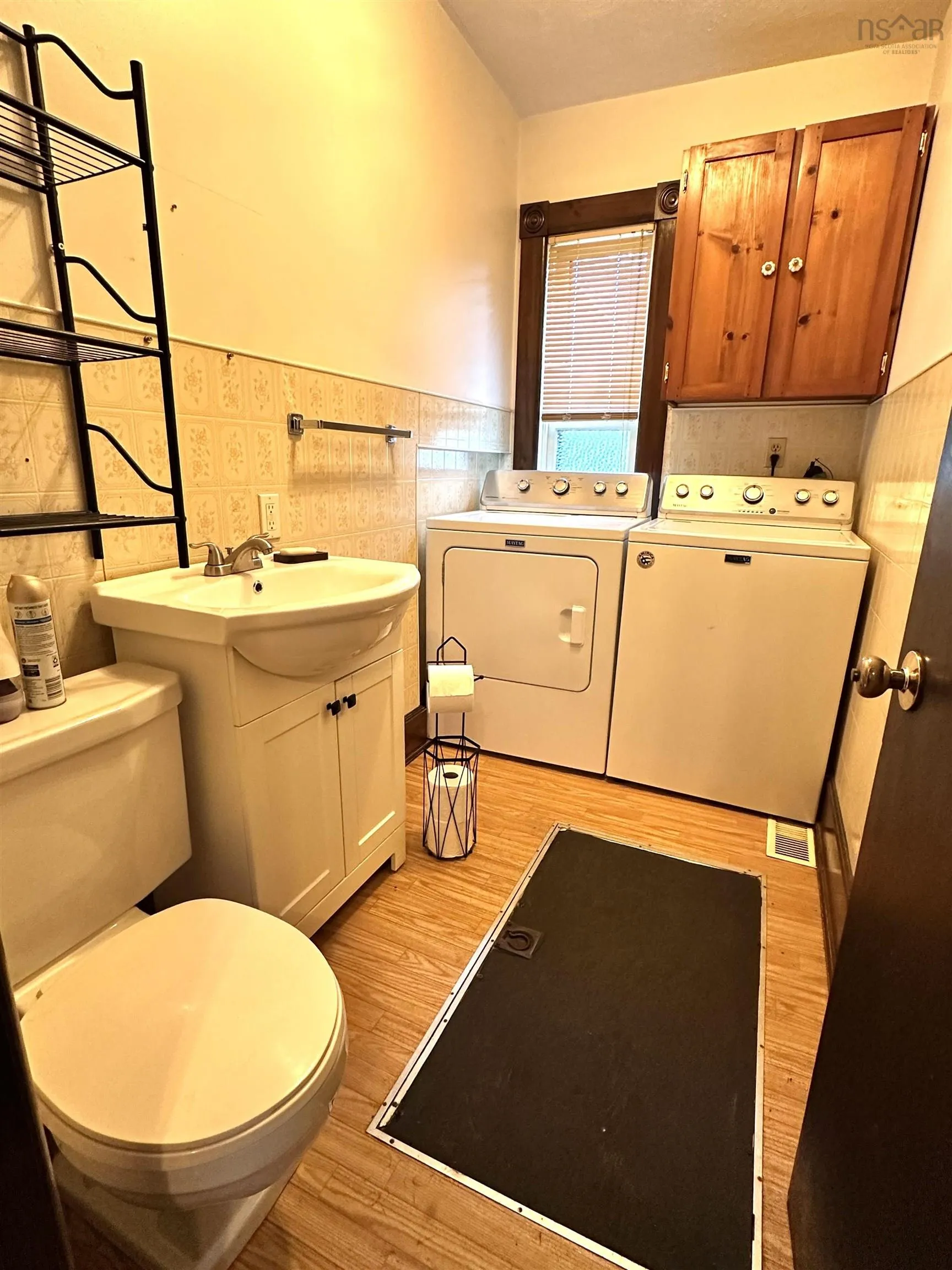 195 York Street, Bridgewater, NS B4V 1R4, 3 Bedrooms Bedrooms, ,2 BathroomsBathrooms,Residential,For Sale,York,202525435
