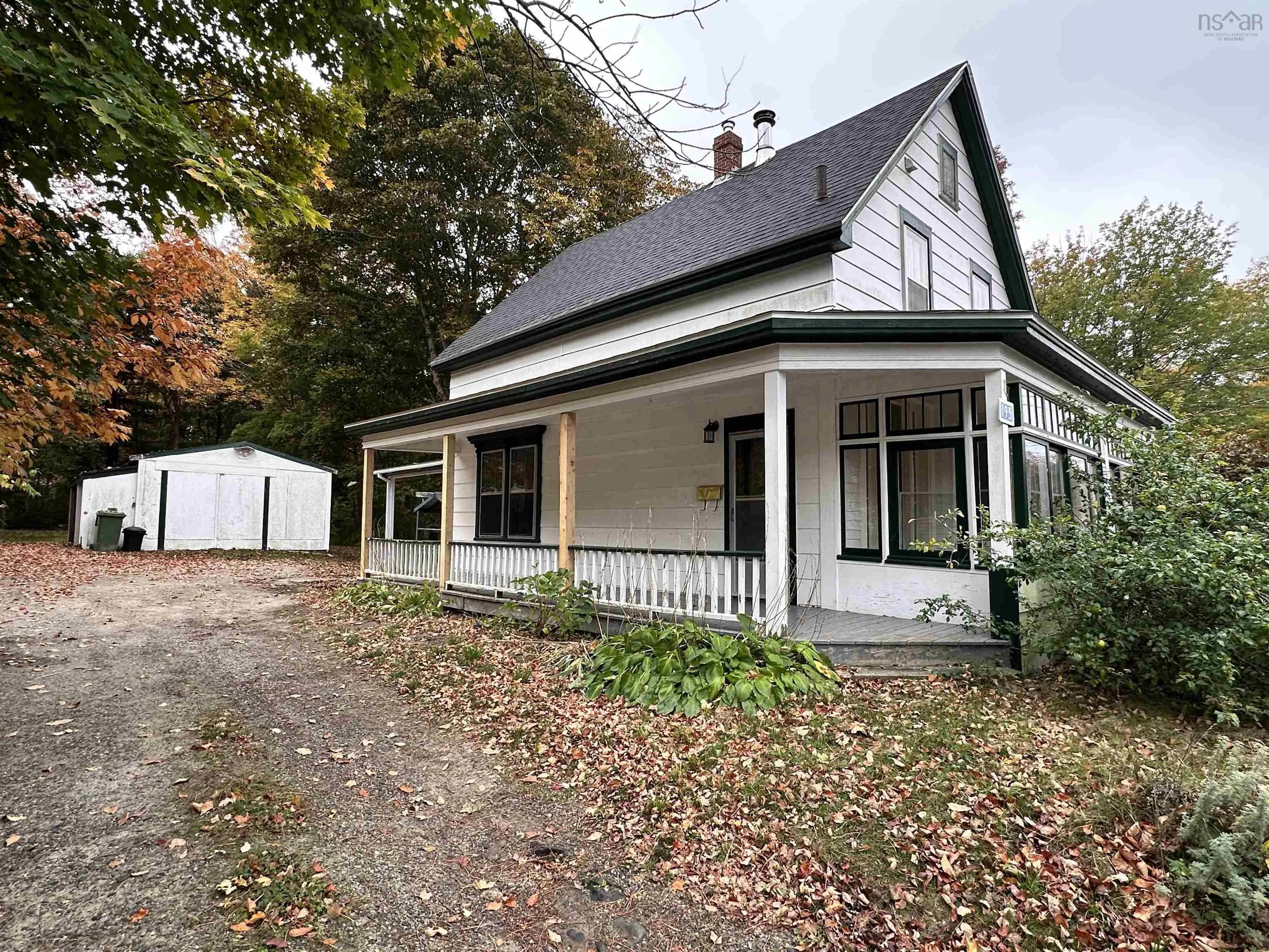 195 York Street, Bridgewater, NS B4V 1R4, 3 Bedrooms Bedrooms, ,2 BathroomsBathrooms,Residential,For Sale,York,202525435